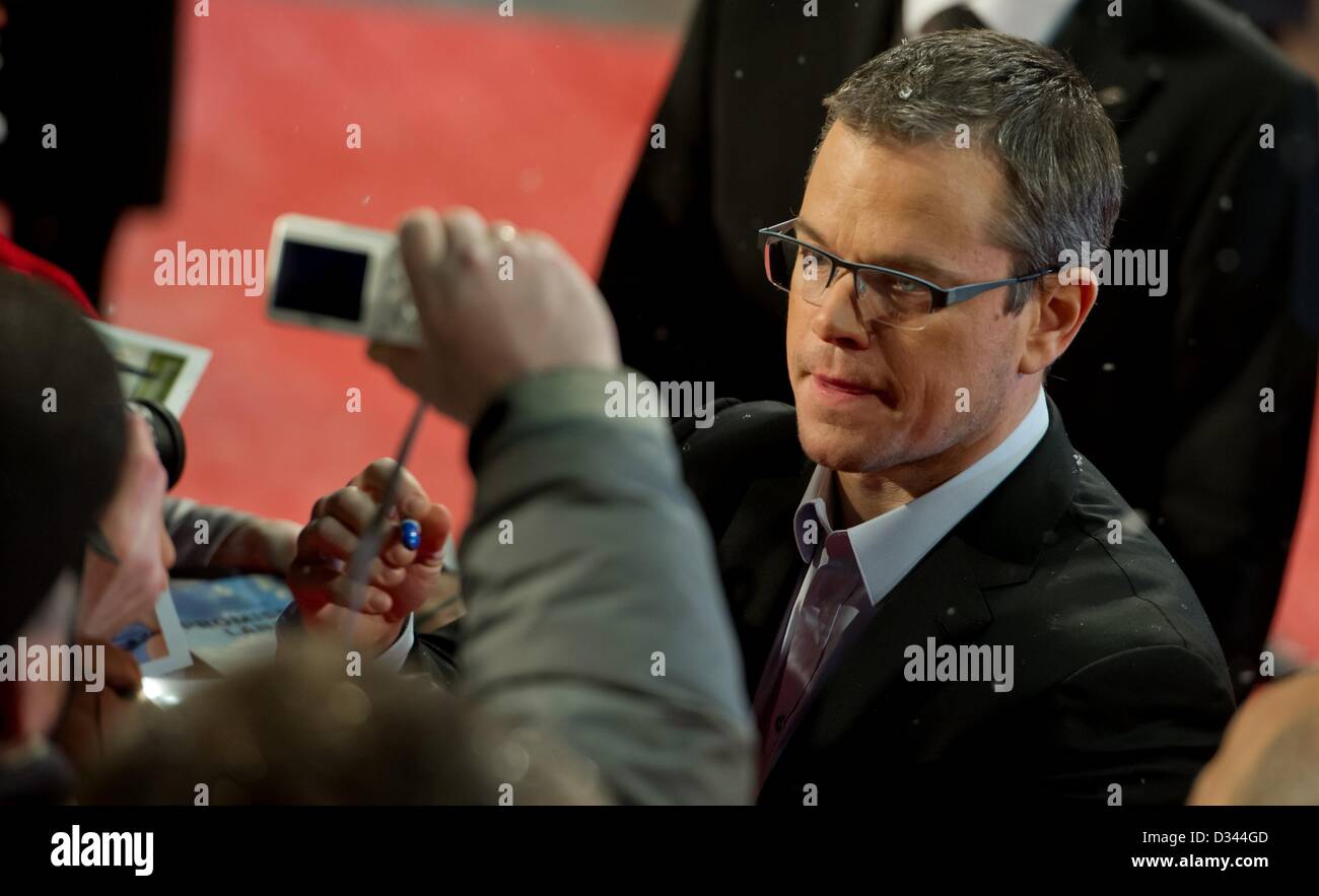 Noi attore Matt Damon arriva per la premiere del film " Terra promessa " durante la 63a edizione annuale Festival Internazionale del Cinema di Berlino, Berlino, Germania, 08 febbraio 2013. Il film è presentato in concorso alla Berlinale in esecuzione dal 07 al 17 febbraio. Foto: Sven Hoppe dpa Foto Stock