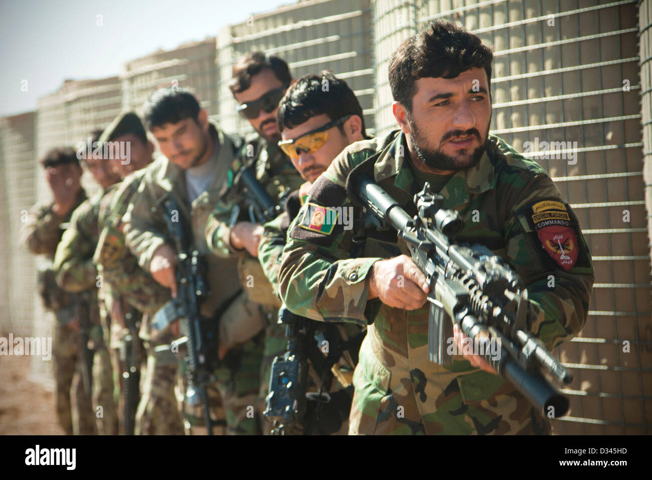 L Esercito nazionale afgano forze speciali militari si prepara per una missione Febbraio 8, 2013 nella provincia di Herat, Afghanistan. Foto Stock