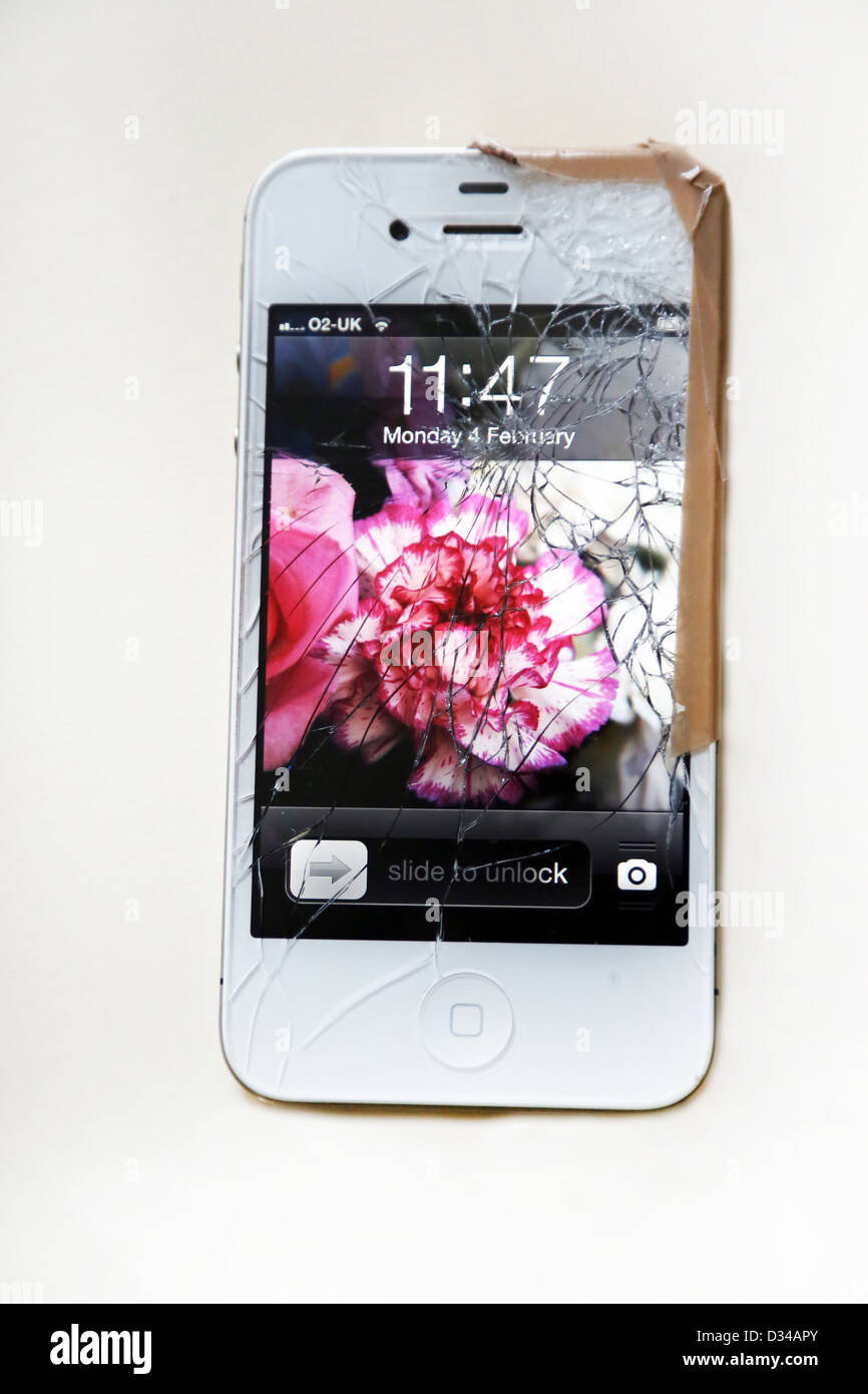 IPhone 4S con schermo rotto Foto stock - Alamy