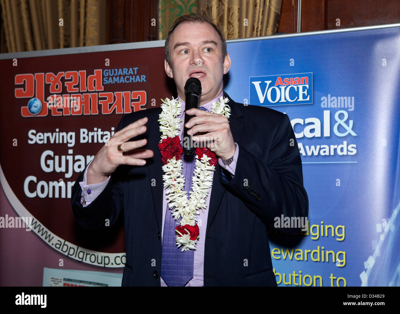 Londra, Regno Unito. 7 febbraio 2013. Democrate liberale Ministro, Rt Hon ed Davey, membro del Parlamento di dare un discorso dopo la ricezione del suo premio come il liberale Democrate Ministro dell'anno per il pubblico alla voce asiatici vita pubblica e politica Awards 2013 tenutasi negli Stati Sala da pranzo del House of Commons, Westminster, London Foto Stock