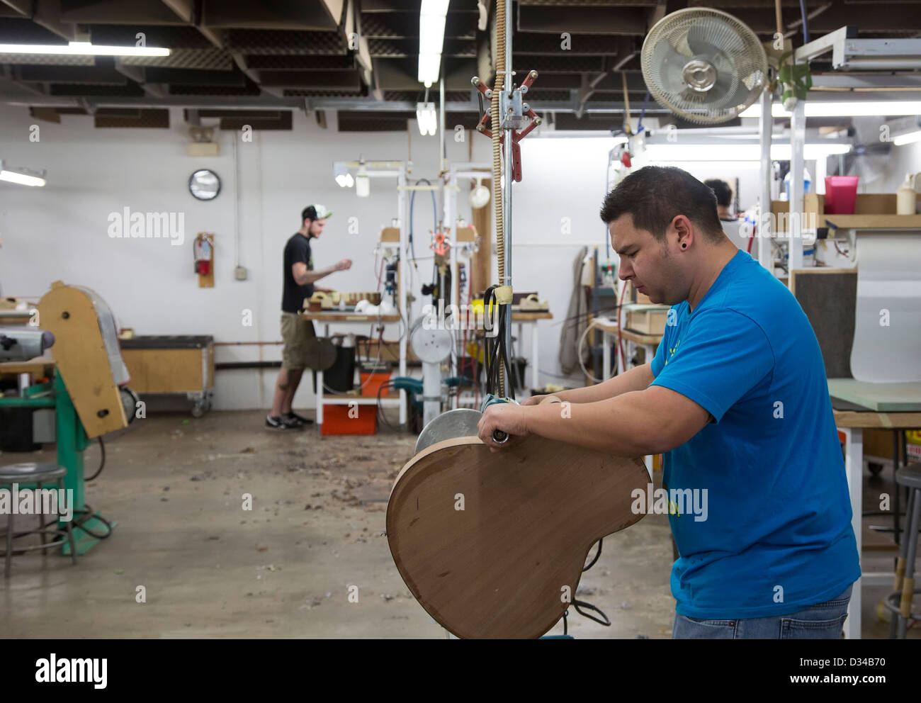 El Cajon, California - i lavoratori fanno chitarre a Taylor Guitars factory. Foto Stock