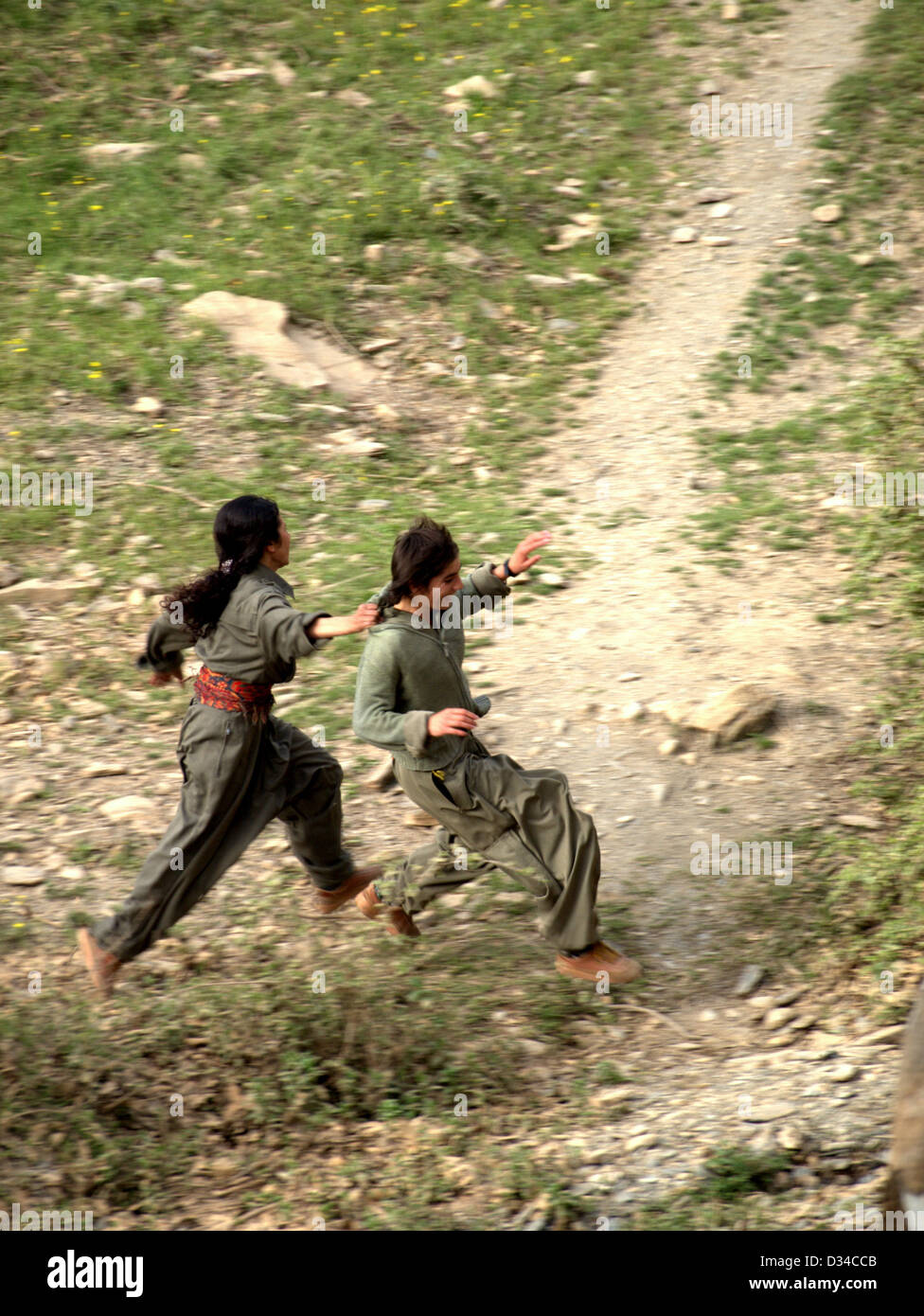 Femmina di guerriglia combattenti del PKK (dei lavoratori del Kurdistan) nelle montagne Qandil, vicino alla frontiera iraniana dell' Iraq settentrionale Foto Stock