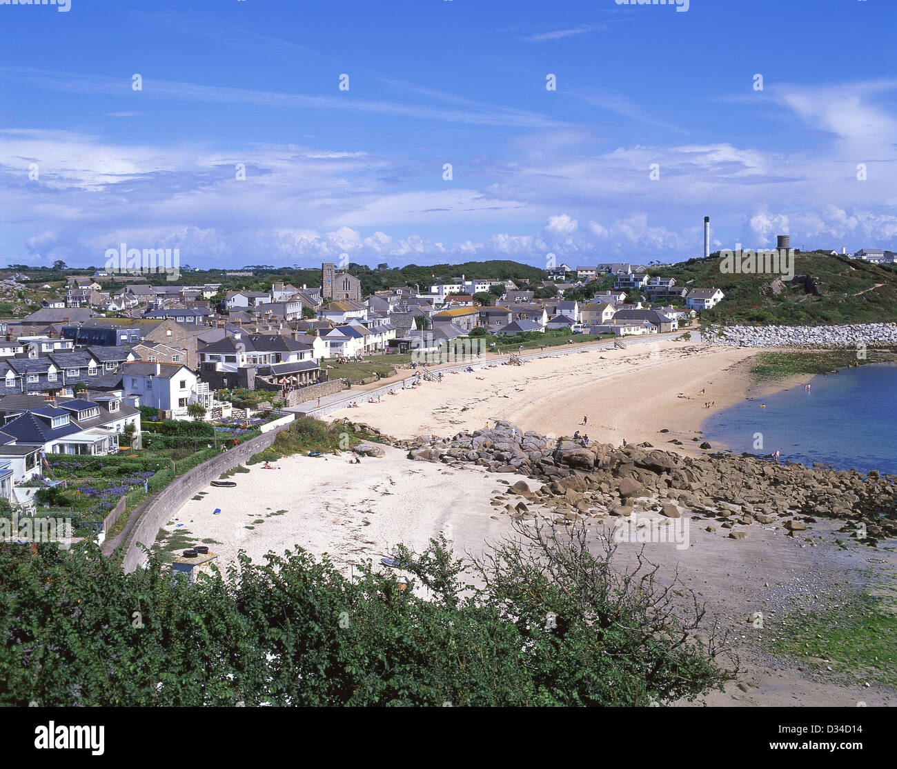 Vista della città e la spiaggia, St Mary, Hugh Town, Isole Scilly, Cornwall, England, Regno Unito Foto Stock