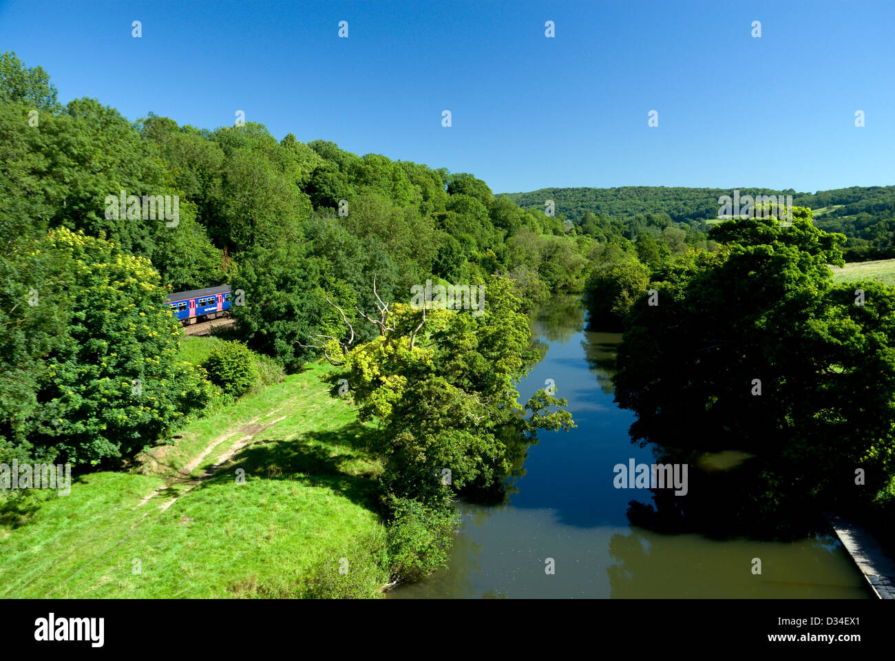 Il fiume Avon e la Valle di Avon da Dundas Acquedotto Near Bath, Somerset, Inghilterra. Foto Stock