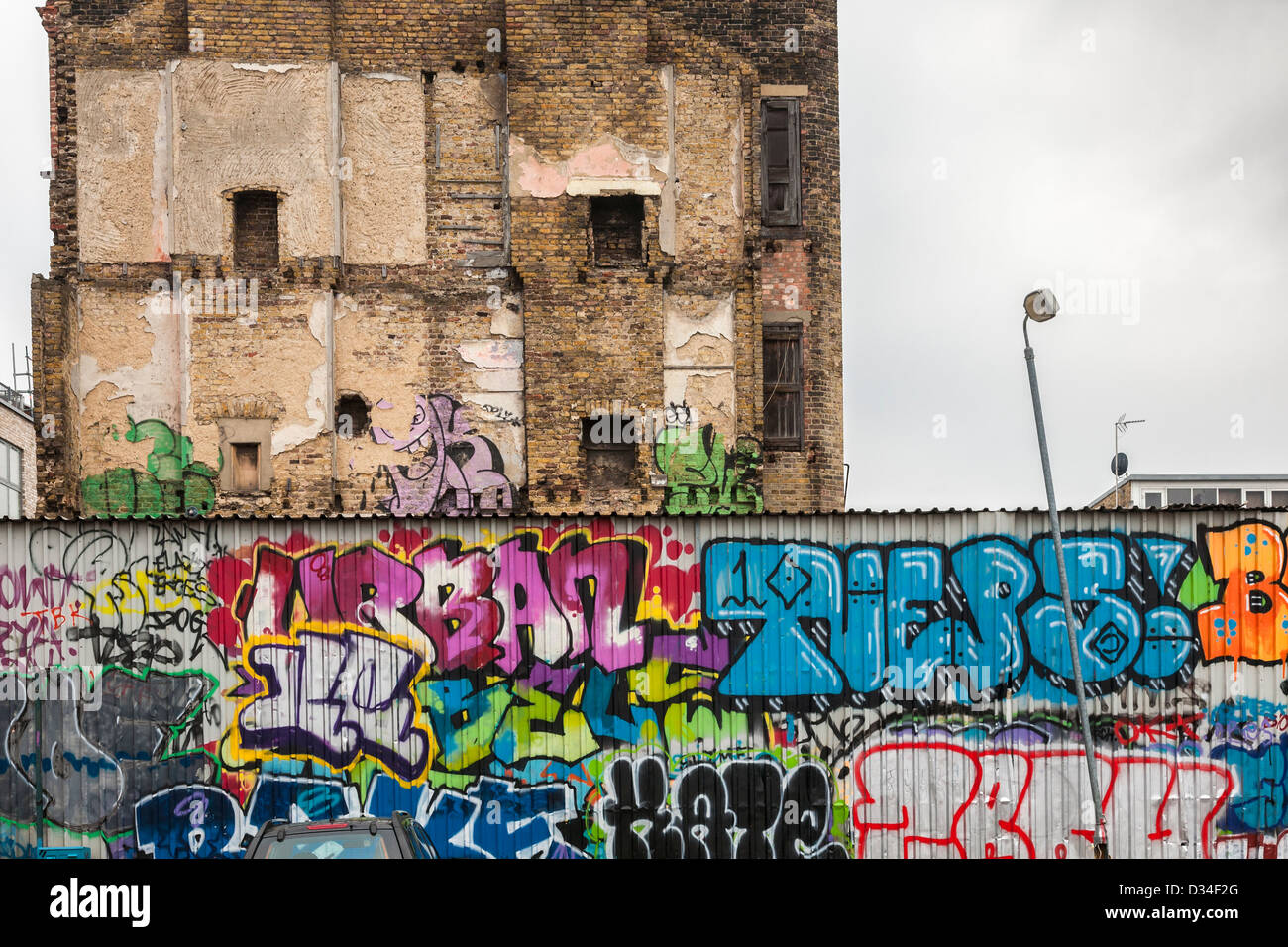 Muro di graffiti nel Sclater Street Car Park, Shoreditch, Londra Foto Stock