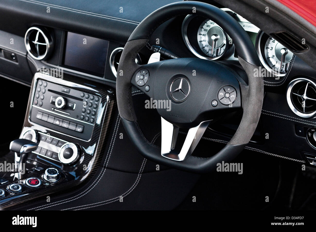 Mercedes benz dashboard steering wheel immagini e fotografie stock ad alta  risoluzione - Alamy