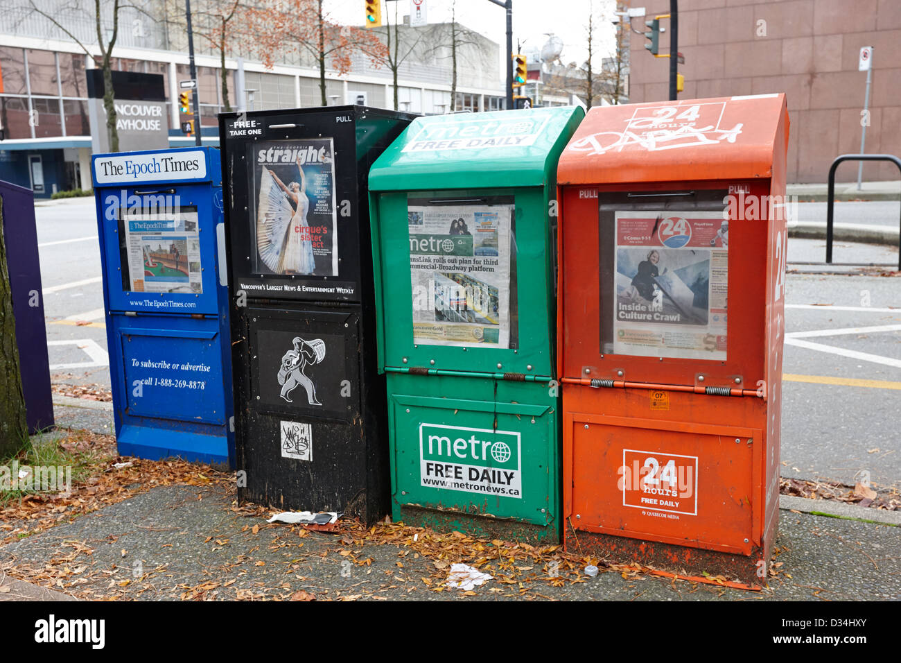 Giornale gratuito erogatori compresi metropolitana georgia dritti 24 ore e epoch times Vancouver BC Canada Foto Stock