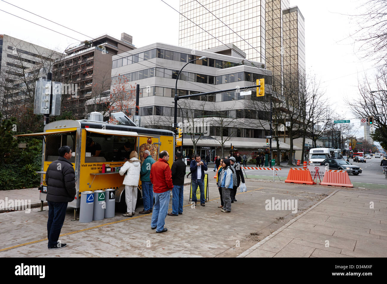 Persone queueing medio orientale e kebab cibo halal carrello Vancouver BC Canada Foto Stock