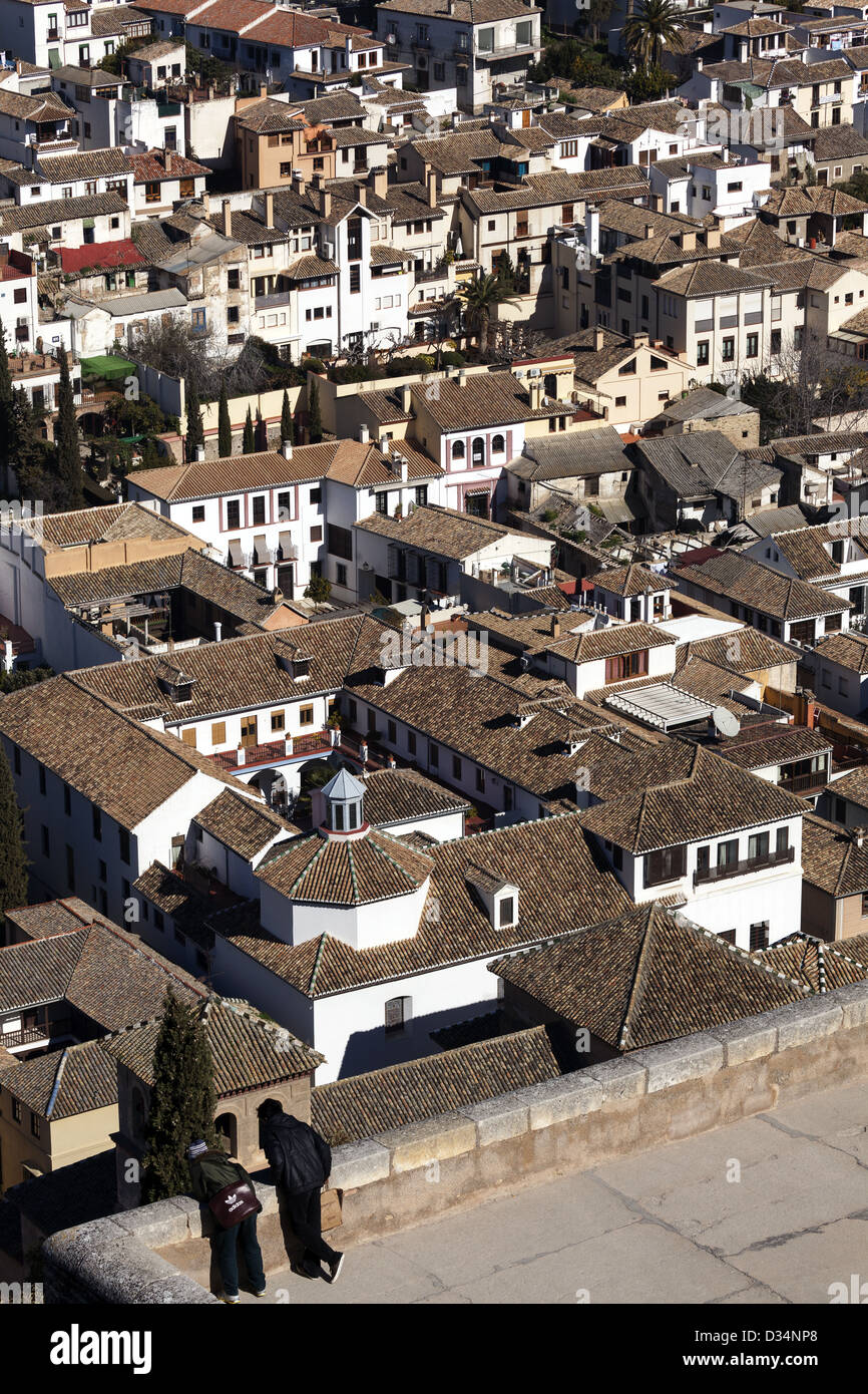 Vista sui tetti di Granada all'Alcazaba, nell'Alhambra Andalucia Spagna Foto Stock