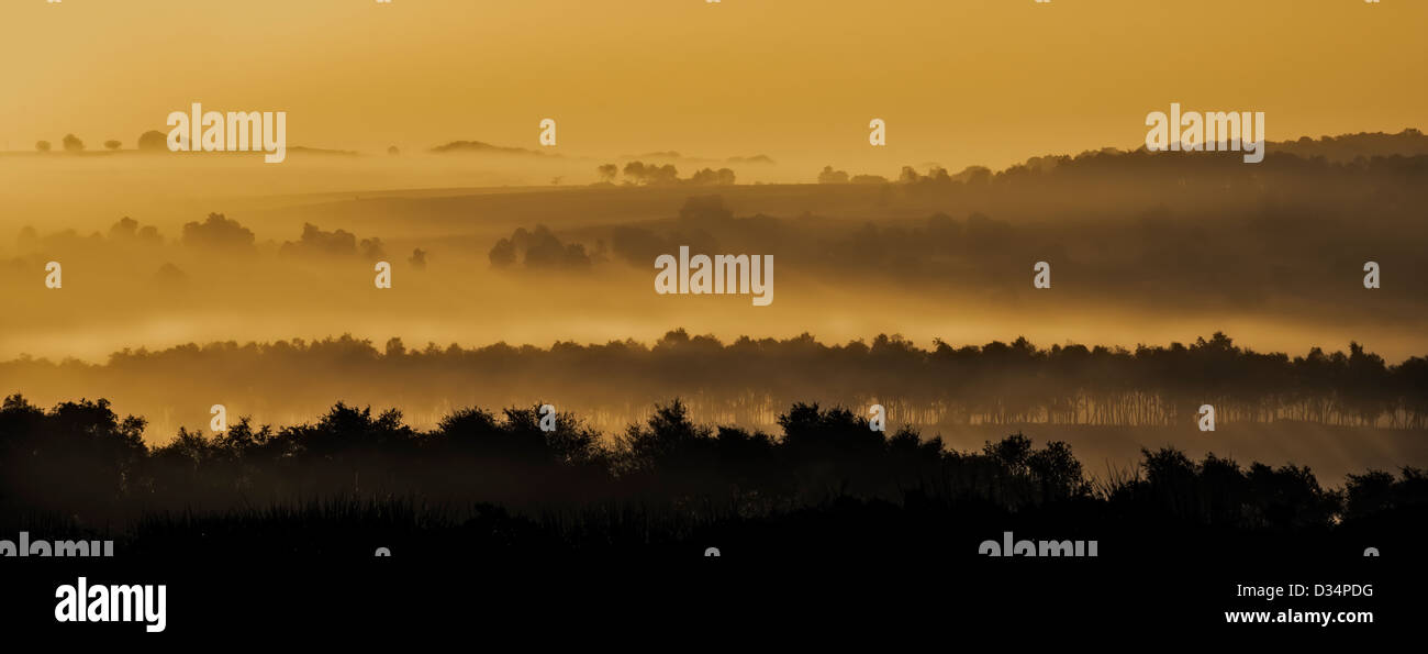 Alba sul bordo Baslow Parco Nazionale di Peak District Derbyshire Inghilterra Foto Stock