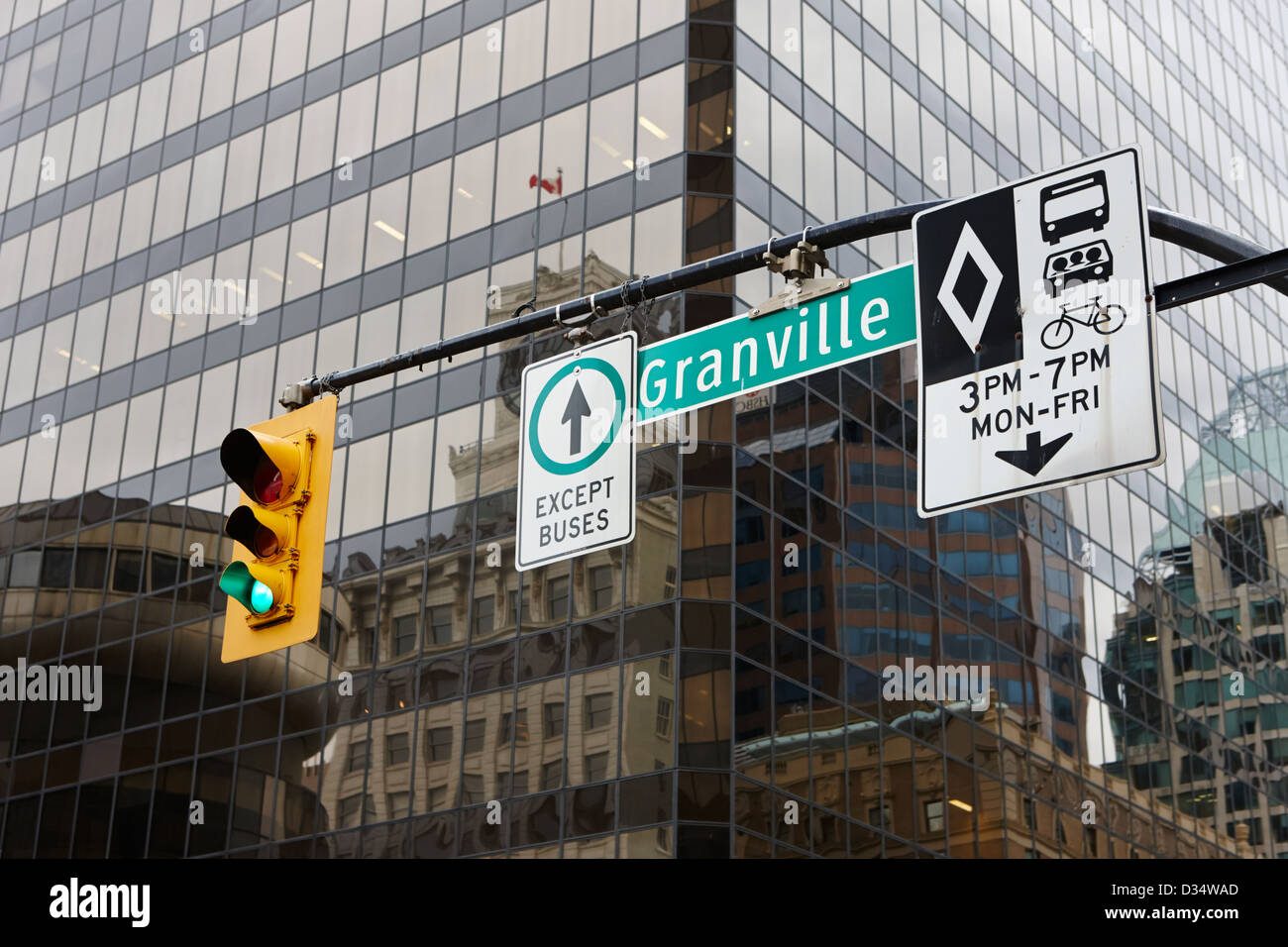 Granville Street streetsign nel centro cittadino di Vancouver BC Canada Foto Stock