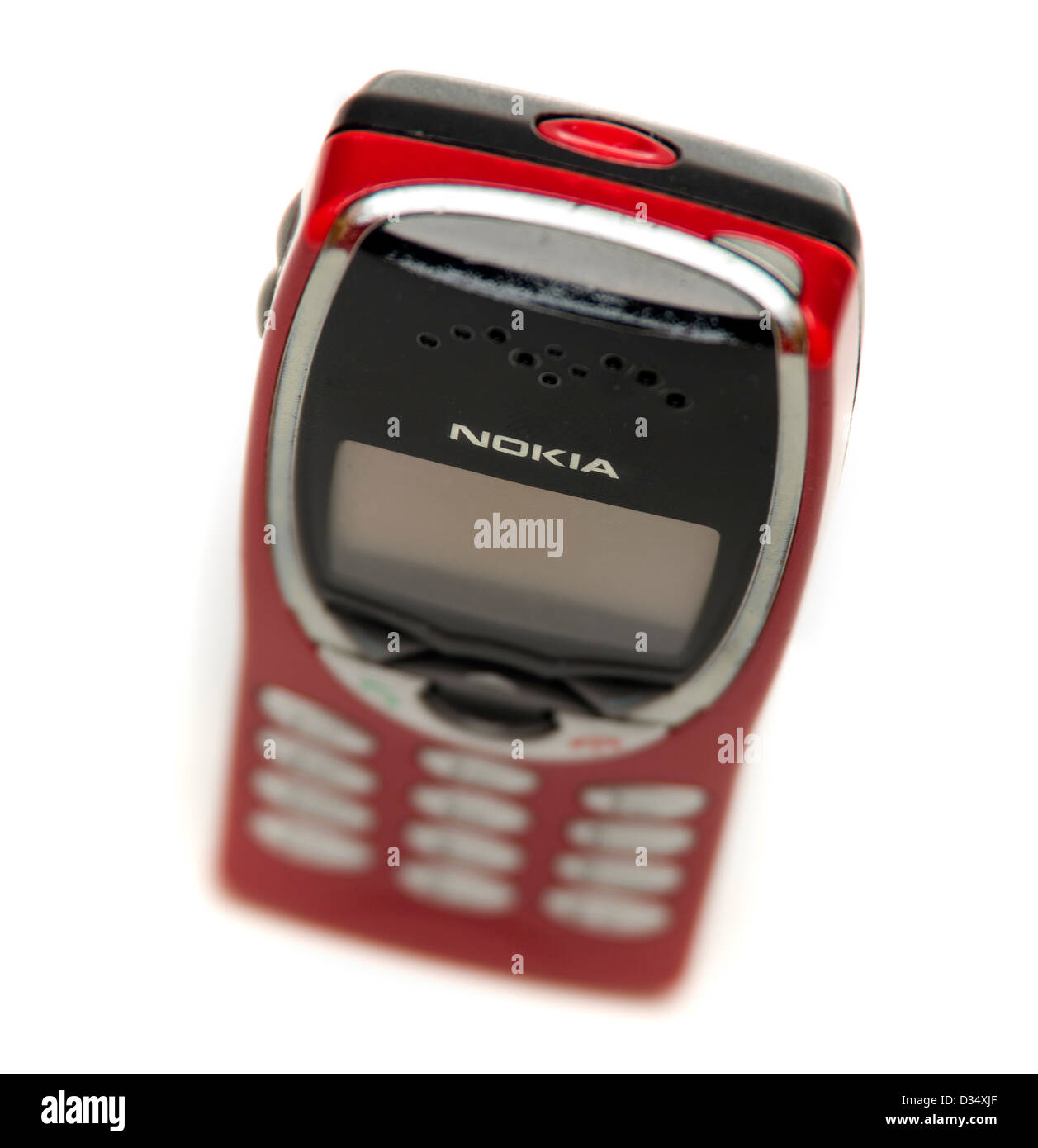 Messa a fuoco selettiva foto del vecchio telefono cellulare Nokia isolati su sfondo bianco Foto Stock