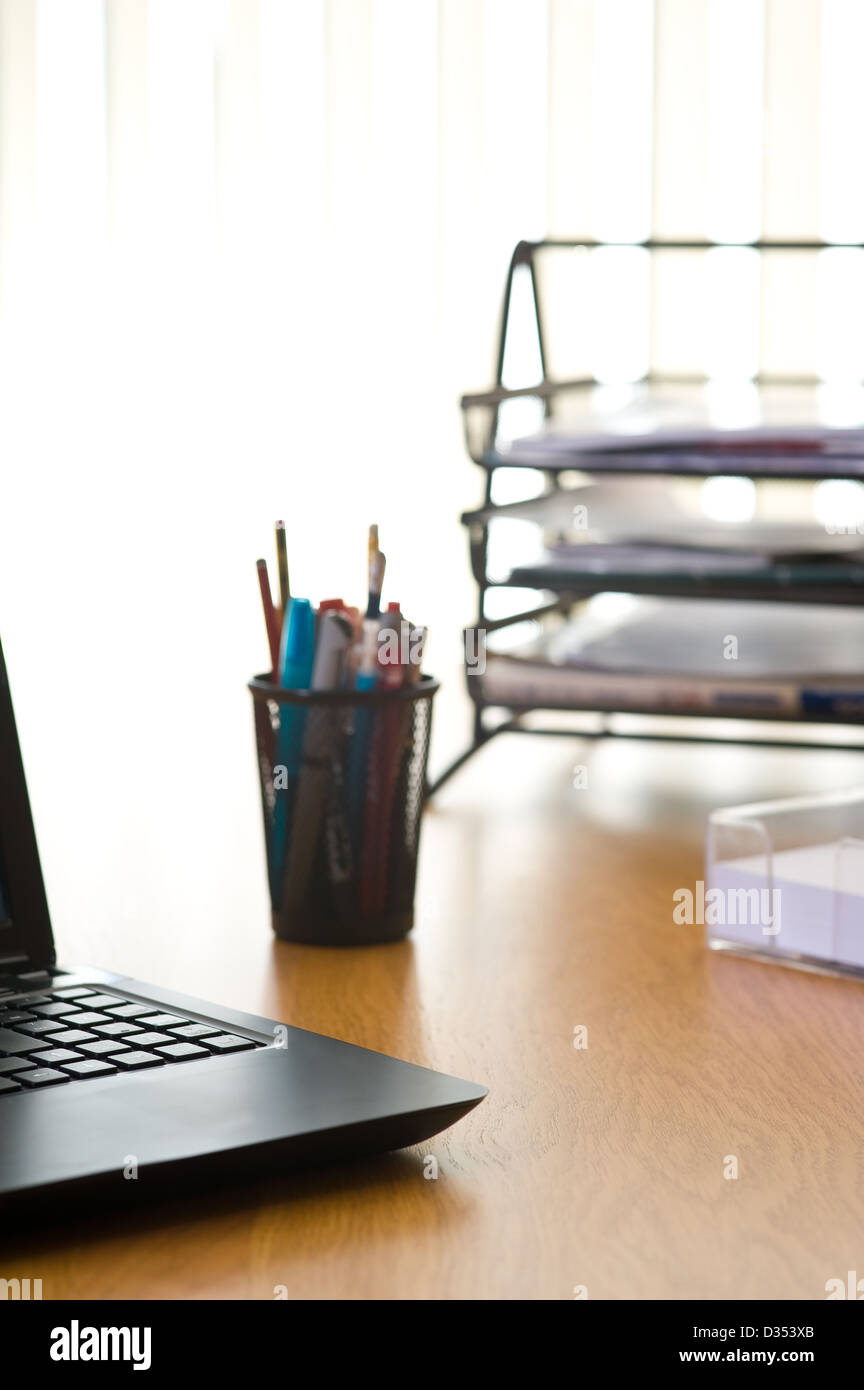 Ufficio moderno desk top, con in e out vassoi.. Foto Stock