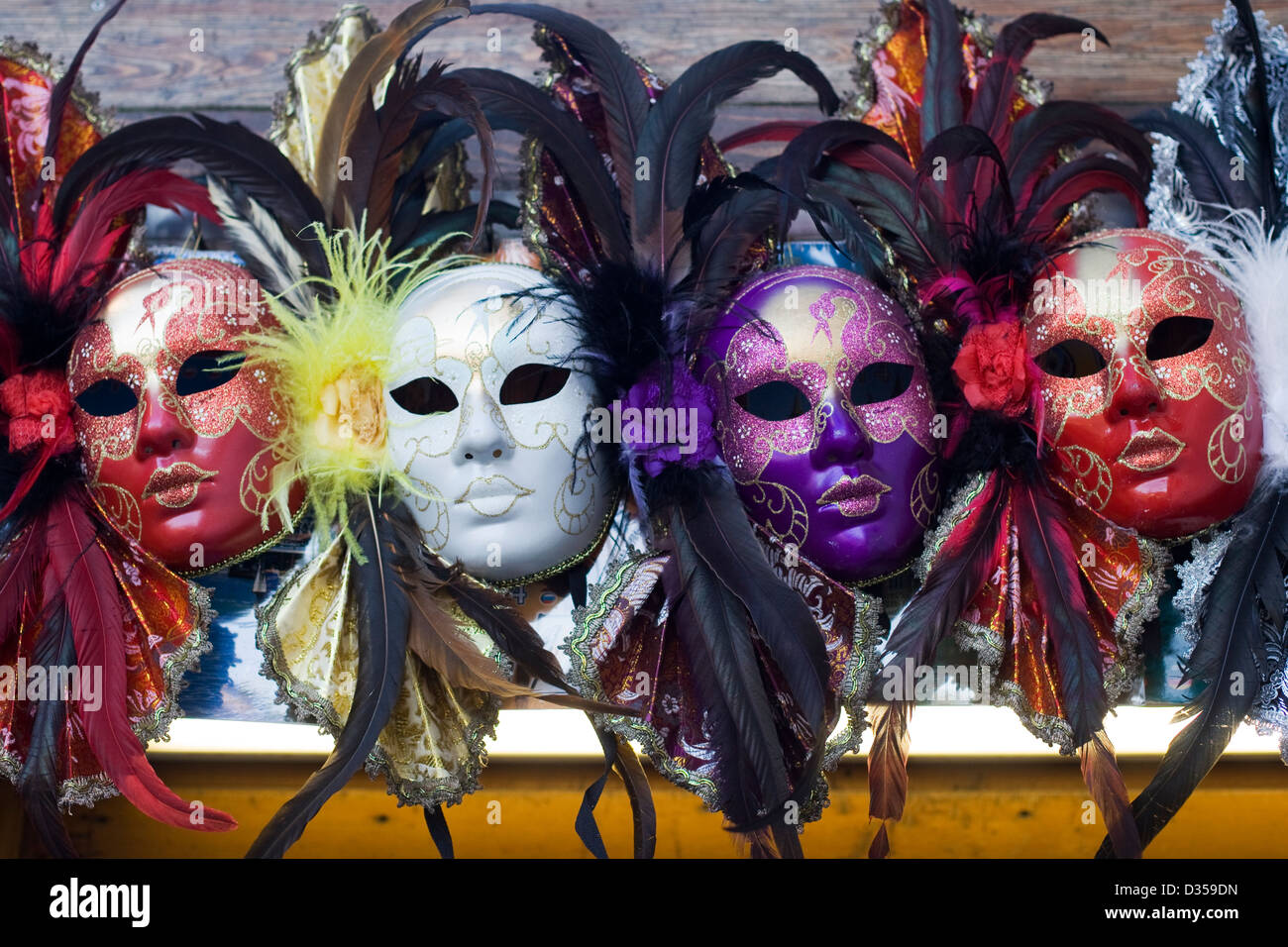 Decorativo maschera di Carnevale per la vendita per il Carnevale di Venezia Italia Foto Stock