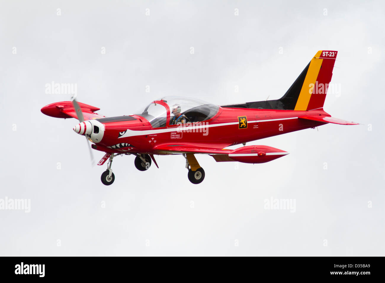 Belga di Air Force Diavolo Rosso Aerobatic Team display aeromobile in volo Foto Stock