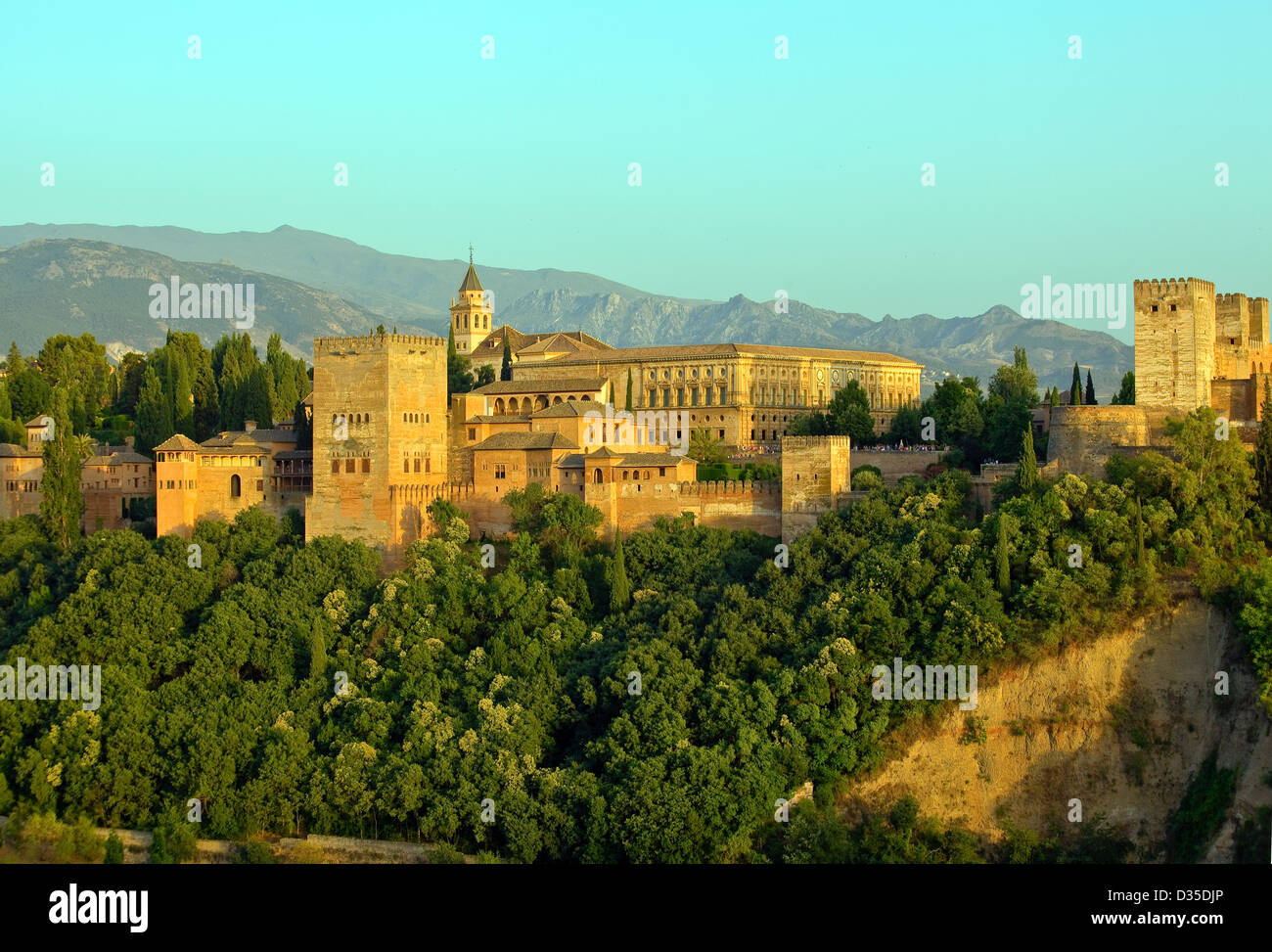 L'Alhambra in serata a Granada, Andalusia, Spagna Foto Stock