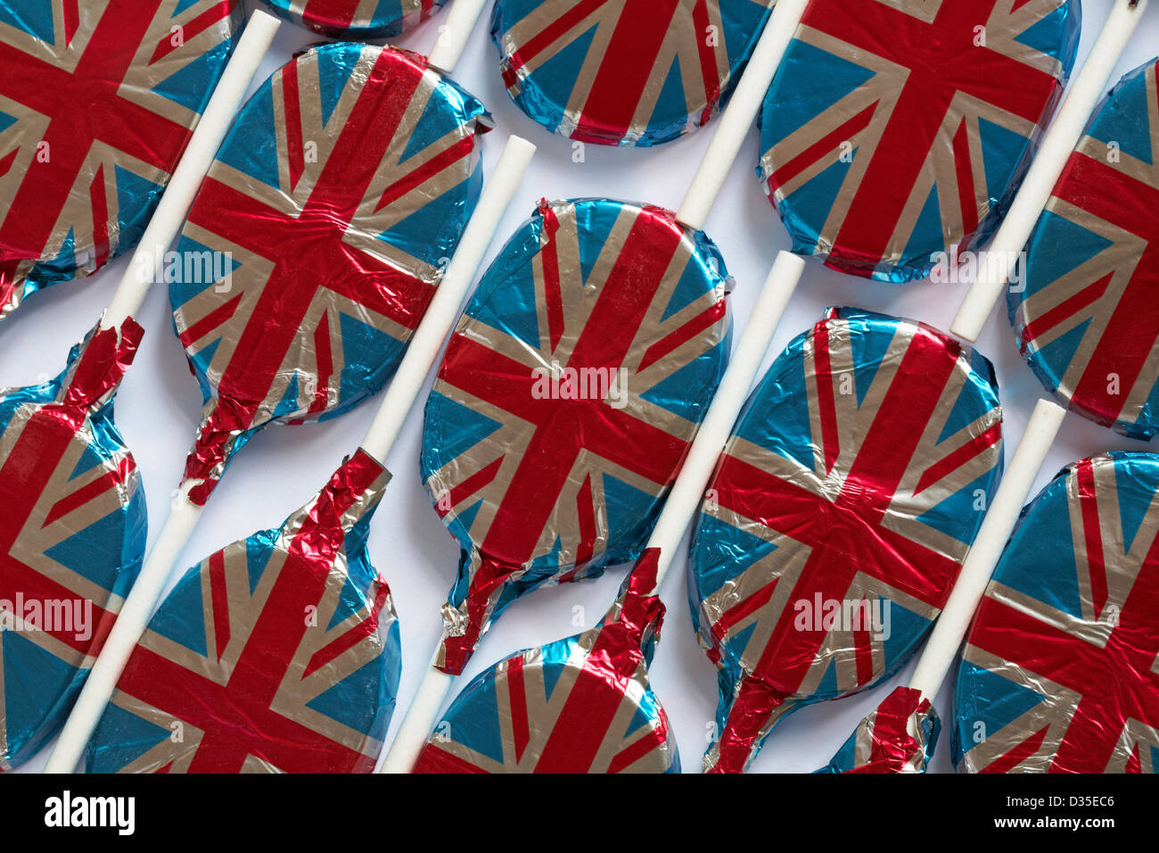 Diffusione di Marks & Spencer Unione Jack stagnola avvolto il cioccolato al latte lollies lecca-lecca Foto Stock