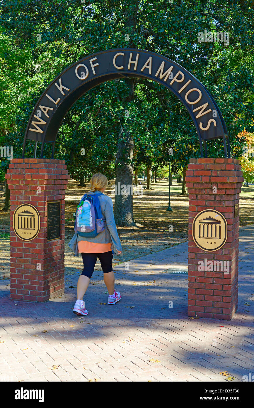 A piedi di Champions Ole Miss Università Campus Oxford Mississippi MS Foto Stock