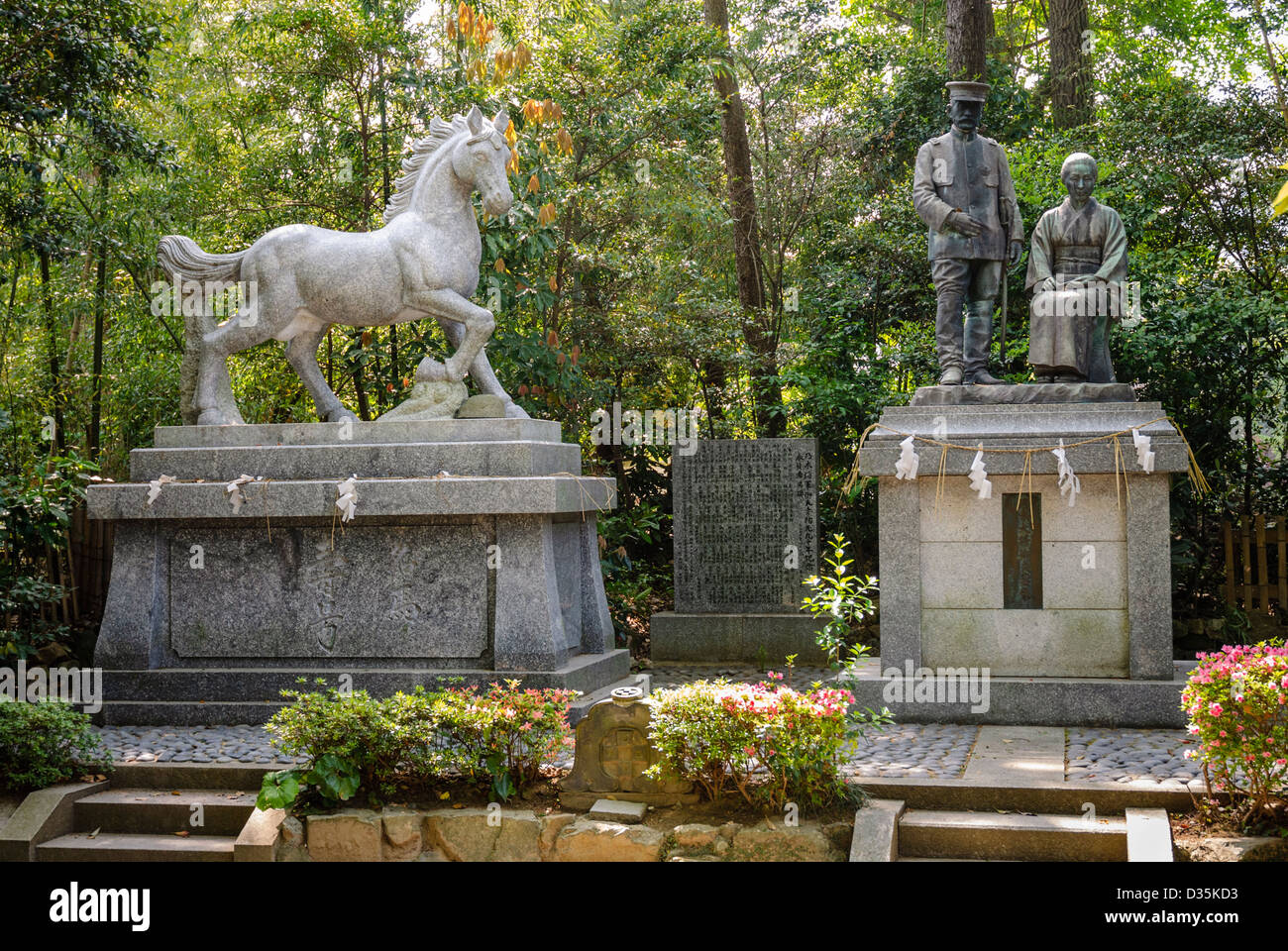 Statue di pietra di un cavallo e i suoi proprietari storici Foto Stock