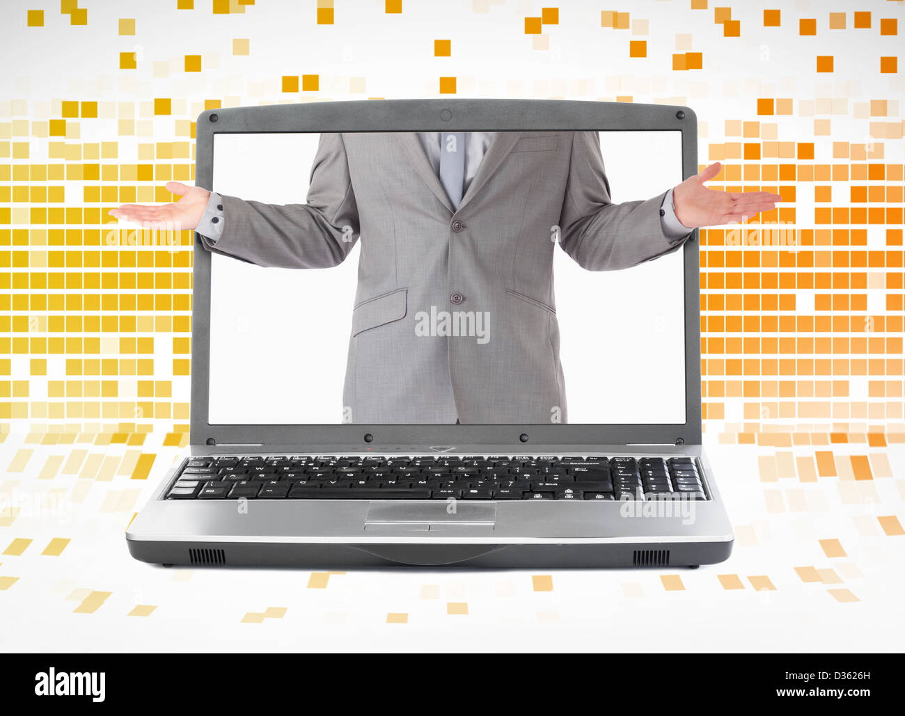 Uomo d'affari di raggiungere le sue braccia fuori dal computer portatile Foto Stock