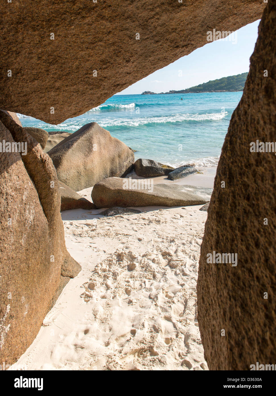 Tropicale sulla spiaggia di sabbia sulle isole Seicelle, La Digue Foto Stock