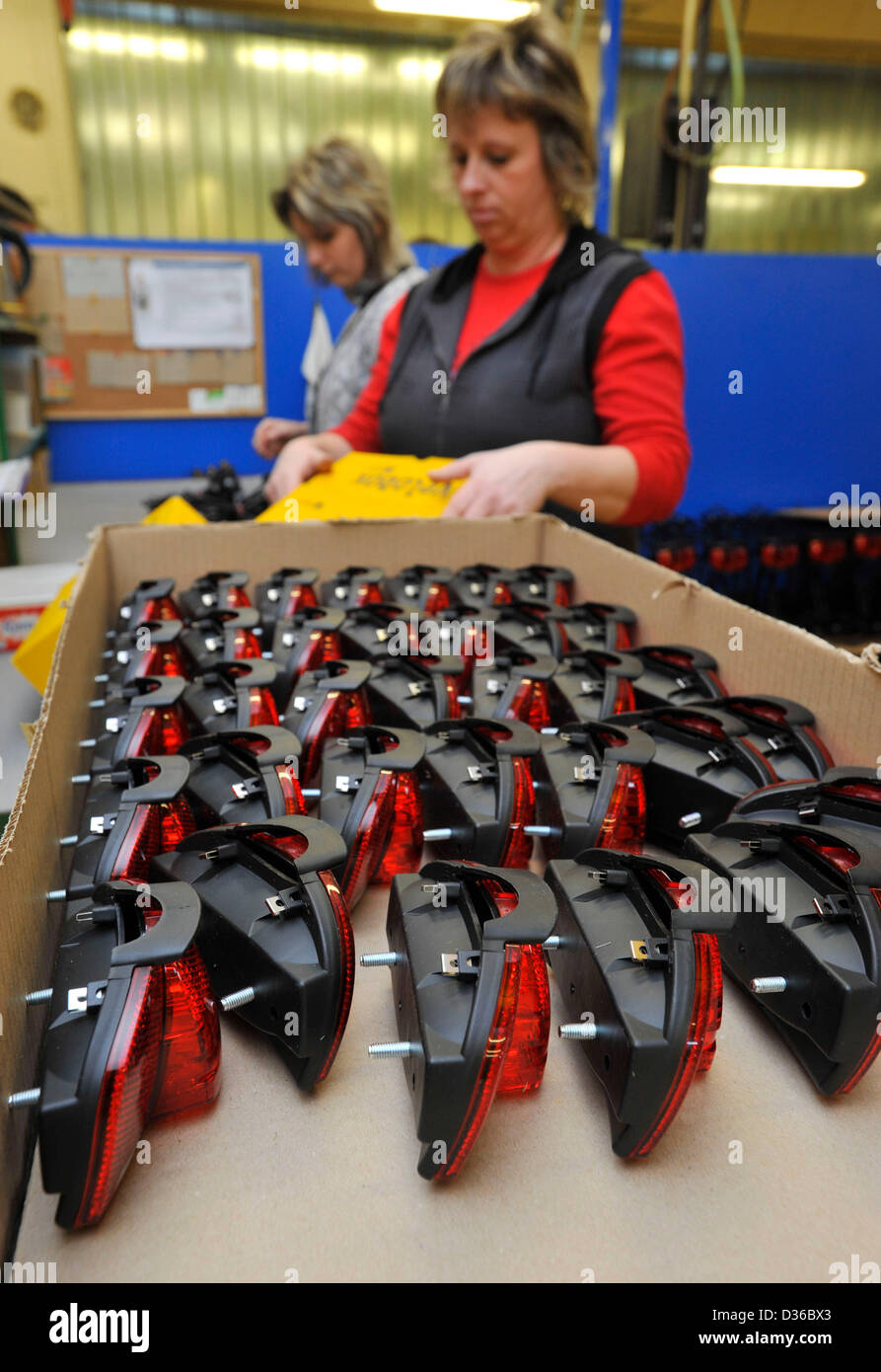 I lavoratori della BPS bicicletta società industriali sono visti durante la fase di produzione di 2800 biciclette e biciclette elettriche per l'Esercito svizzero. (CTK foto/Ludek Perina) Foto Stock