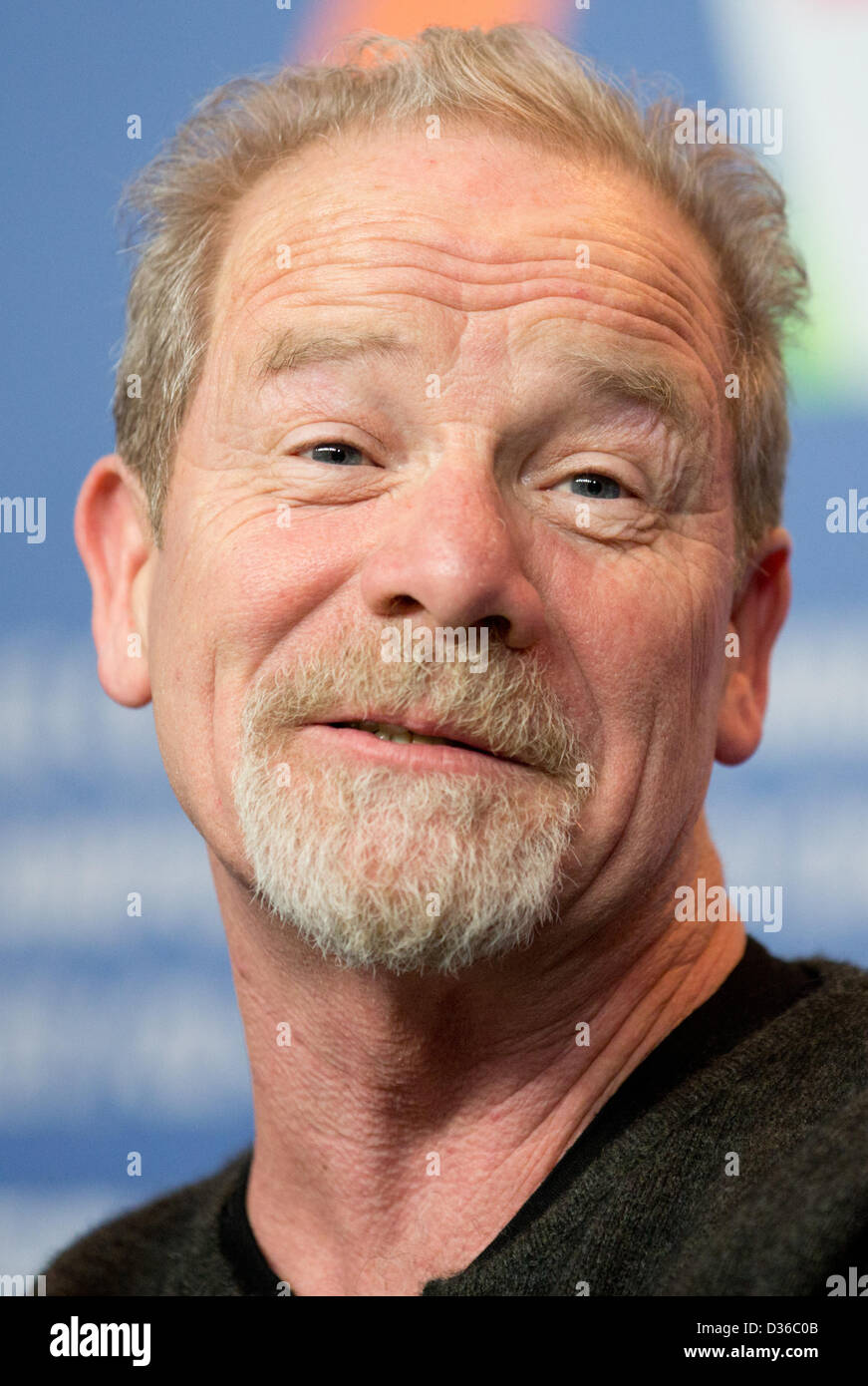 Berlino, Germania. Xi Febbraio 2013. Attore scozzese Peter Mullan sorrisi a una conferenza stampa per 'Top del lago' durante la 63a edizione annuale Festival Internazionale del Cinema di Berlino a Berlino, Germania, 11 febbraio 2013. Il film è presentato nella sezione Berlinale Special alla Berlinale in esecuzione dal 07 al 17 febbraio. Foto: Kay Nietfeld/dpa/Alamy Live News Foto Stock