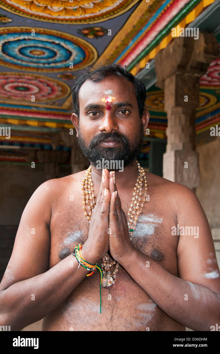 Pellegrino Sri Meenakshi Amman tempio indù ( dedicato a Parvati - Meenakshi- Shiva- Sundareswarar ) Madurai India Foto Stock