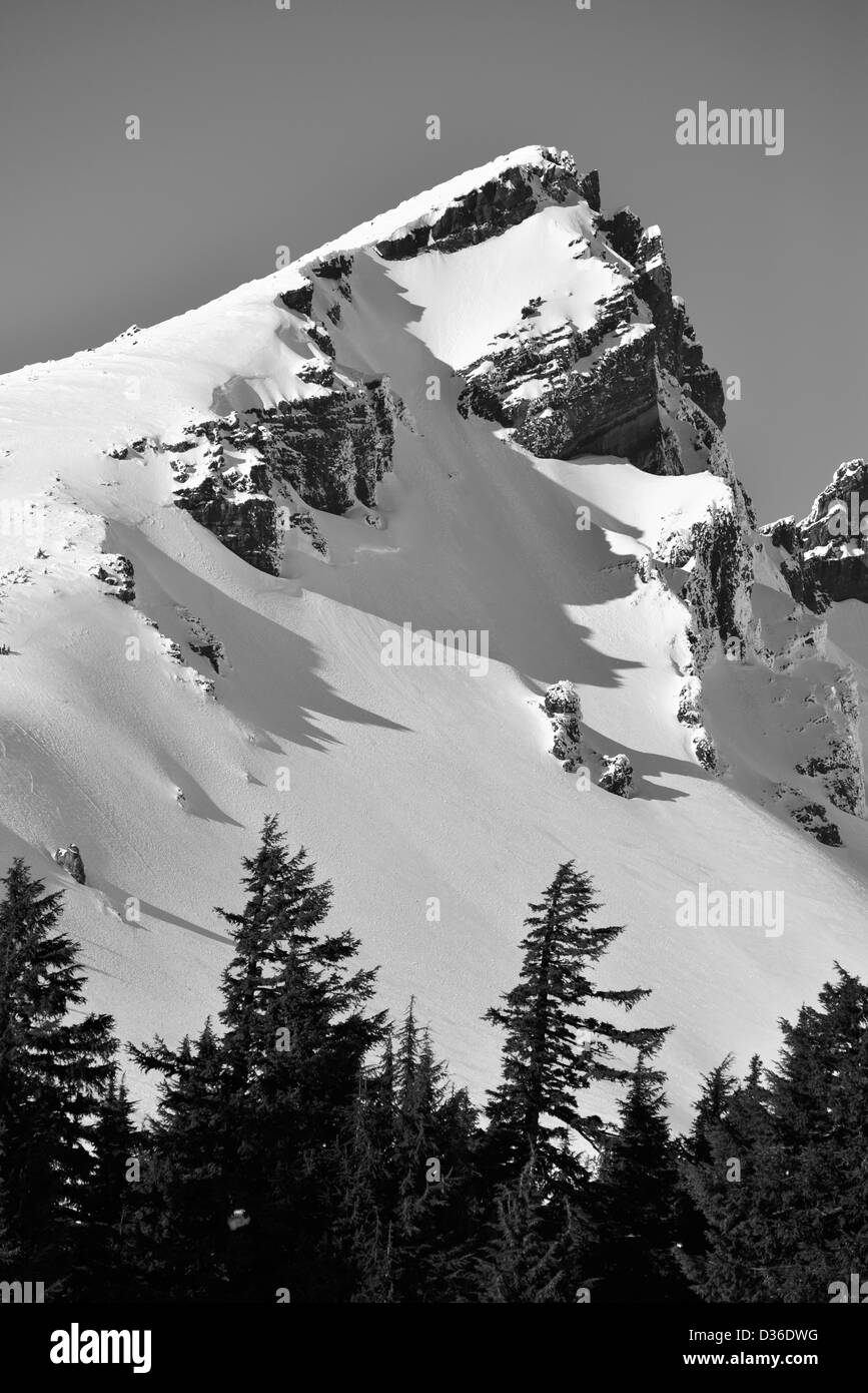 Rotta in alto in inverno. Rotta in alto è uno stratovulcano della cascata gamma di Oregon. Foto Stock