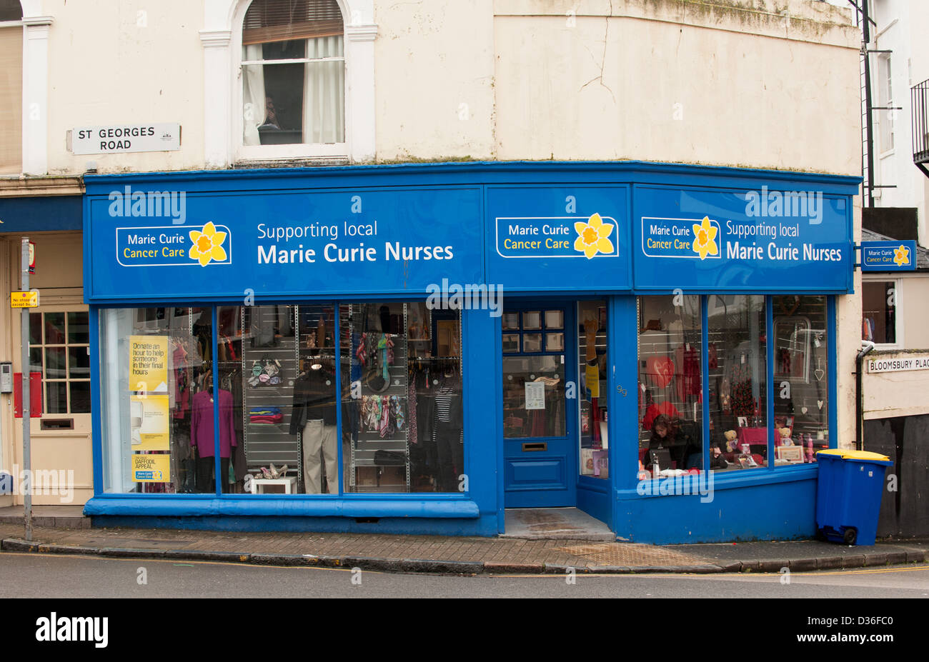 Le borse Marie Curie di ospitalità per gli infermieri di carità shop in Kemptown Brighton Regno Unito Foto Stock