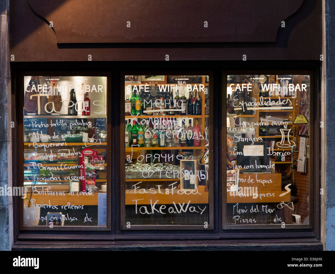 Bar e ristorante a Figueres, è la capitale della comarca di Alt Empordà, nella provincia di Girona, in Catalogna, Spagna. Foto Stock