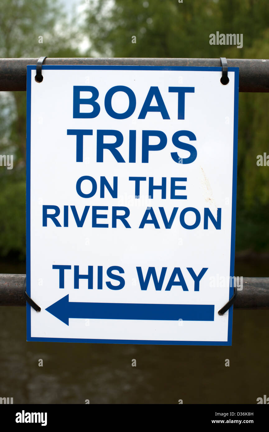 Gite in barca sul fiume Avon questo modo segno Foto Stock