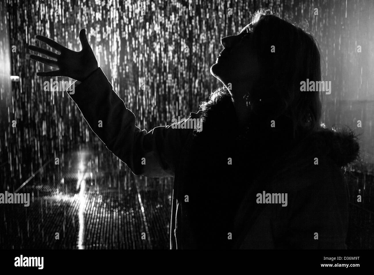 Ragazza silhouette da dietro Foto e Immagini Stock in Bianco e Nero - Alamy
