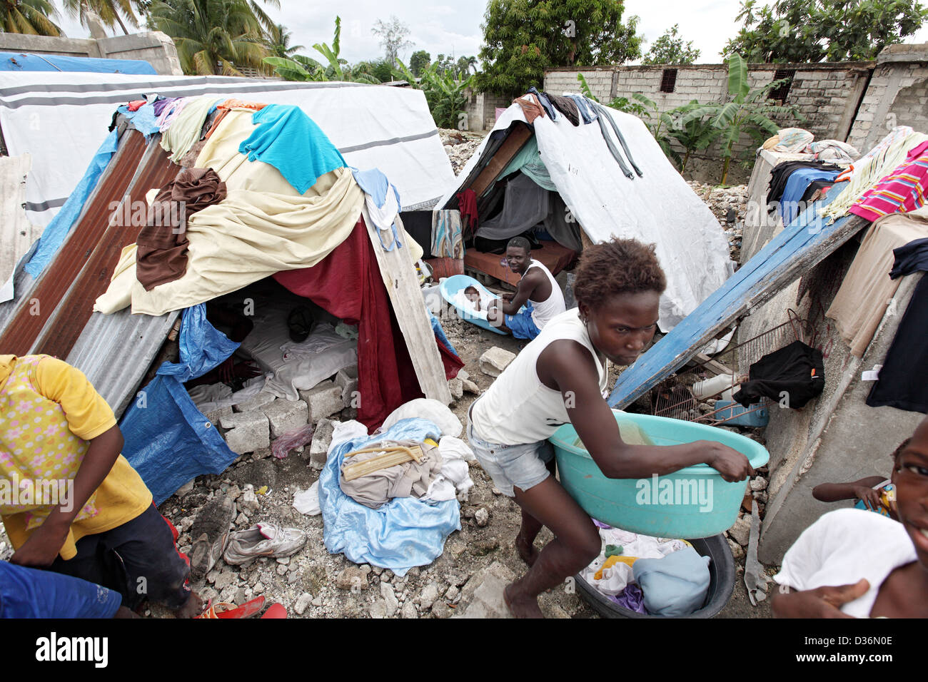 Léogâne, Haiti, rifugiati in rifugi in città Foto Stock