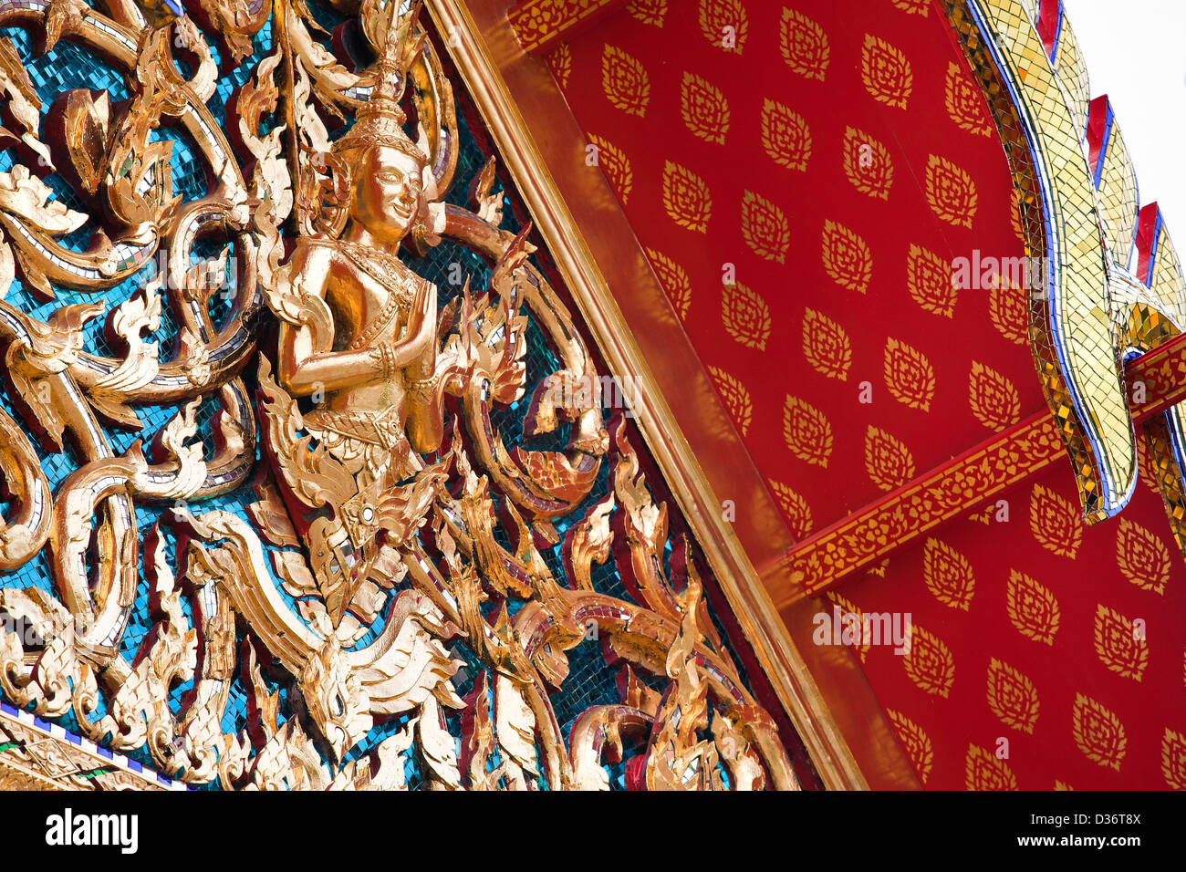 Templi della Thailandia, Bangkok cultura con il buddha oro, colore rosso a Wat Po in BKK Foto Stock