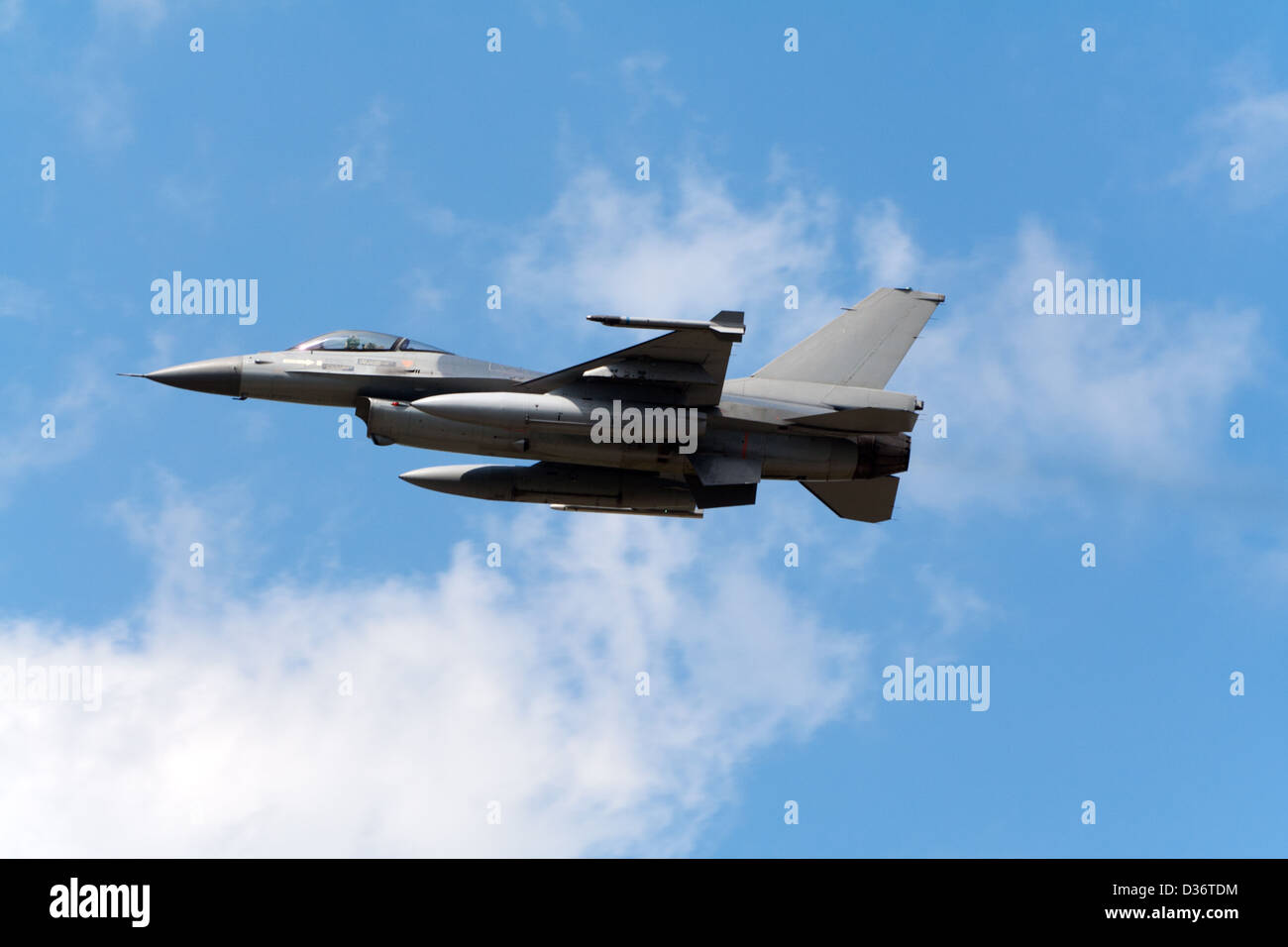 F-16 jet da combattimento battenti Foto Stock