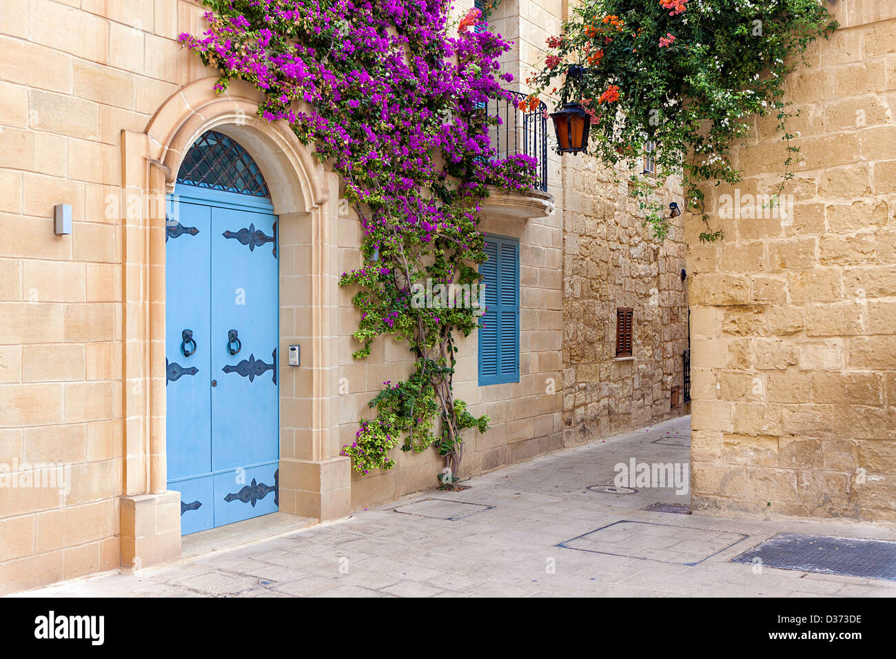 Una vista di un angolo di tranquillità nel medievale città fortificata di Mdina, Malta. Foto Stock