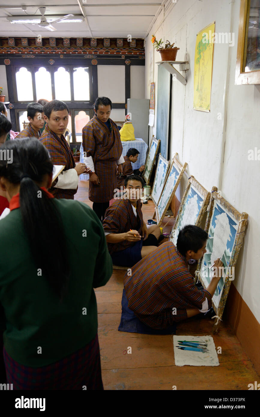 Istituto Nazionale di Zorig Chusum. Arti tradizionali e la scuola di artigianato in Bhutan,gli studenti in Bhutan Lezione di pittura,36MPX Foto Stock