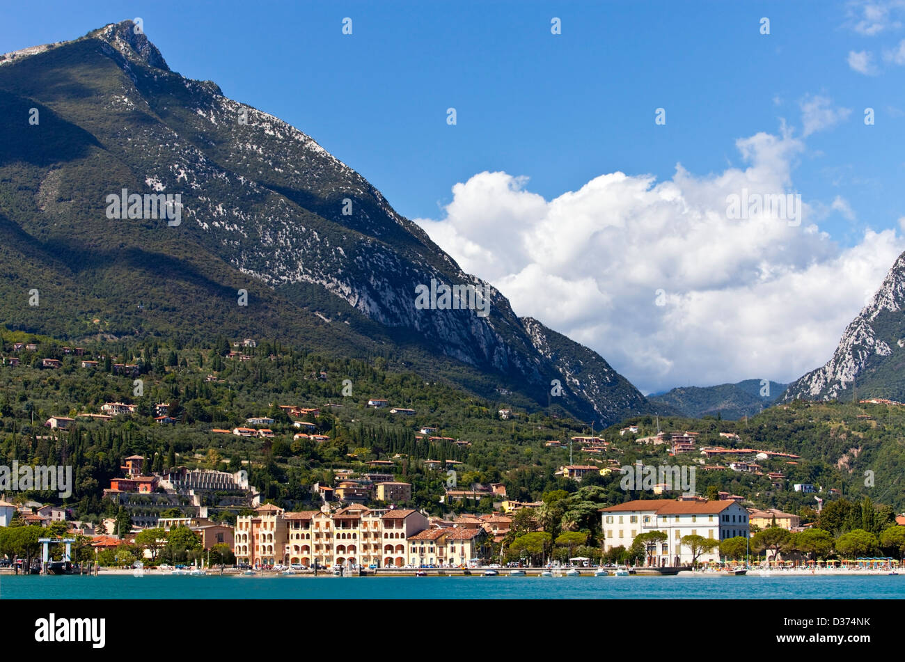 Riva del Lago di Garda a Toscolano-Maderno in Italia Foto Stock