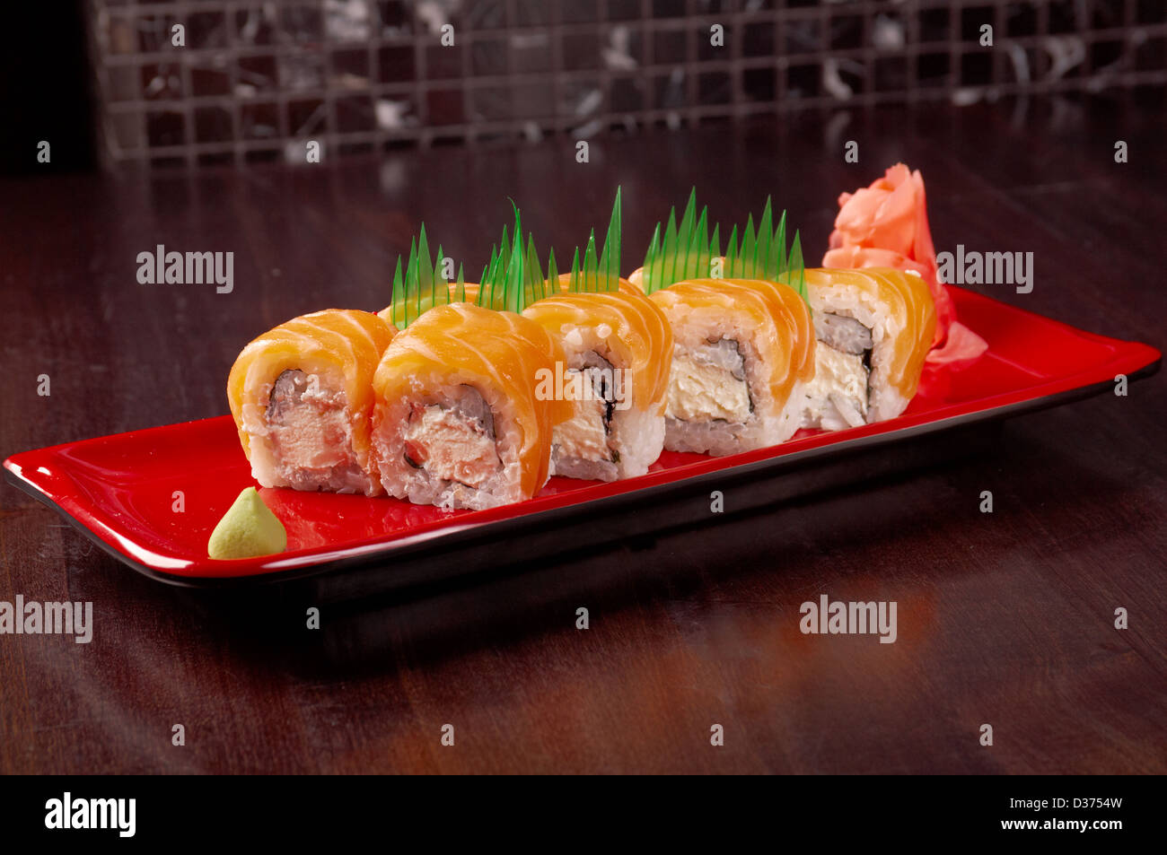 I sushi giapponesi La cucina tradizionale cibo giapponese.Rotolo di salmone Foto Stock