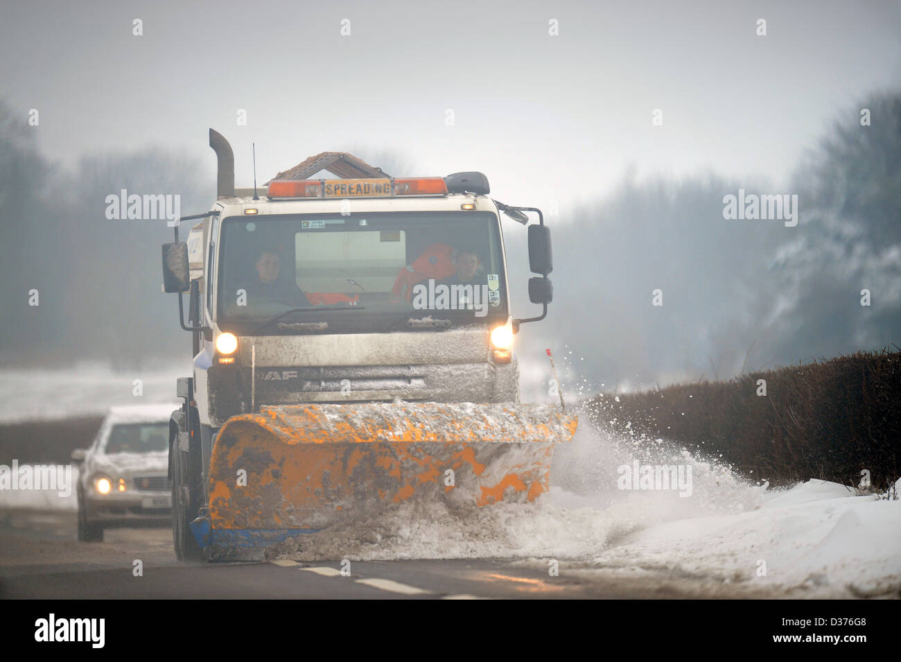 Un aratro di neve sulla A46 vicino Leighterton, GLOUCESTERSHIRE REGNO UNITO Jan 2013 Foto Stock