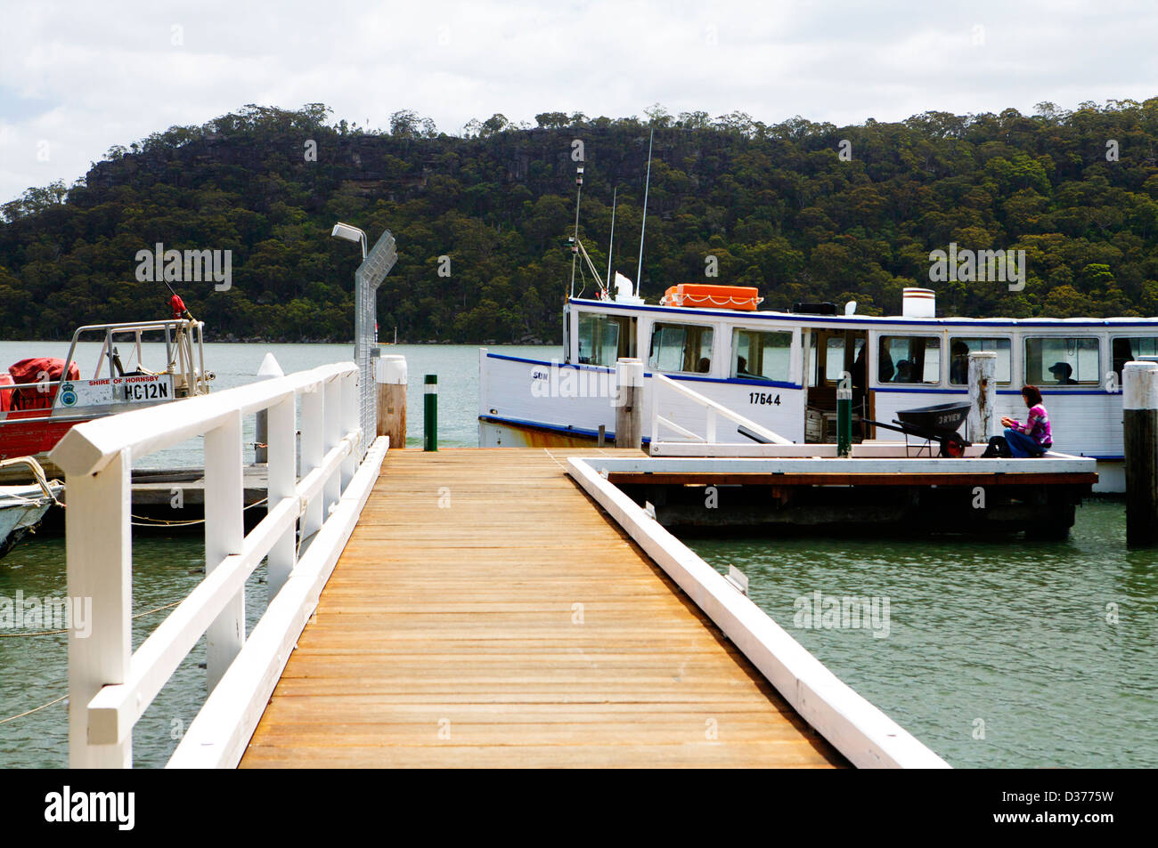 Il molo o pontile sul Dangar isola sono stati si sono consegnati con il traghetto. Nei pressi del Fiume Hawkesbury Bridge. Foto Stock