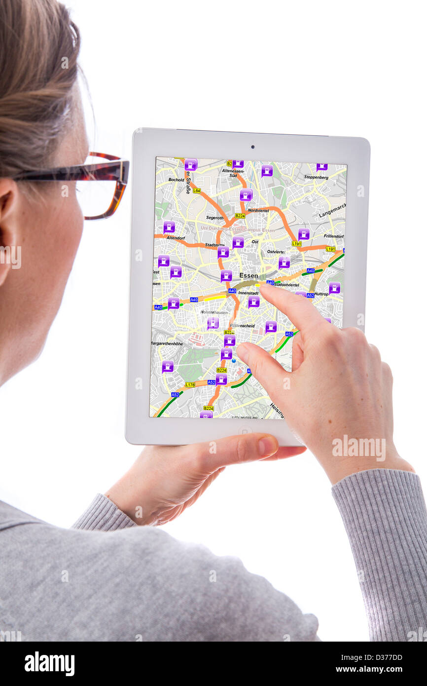 Persona che utilizza un computer tablet. Mappa della città. Navigazione. Foto Stock