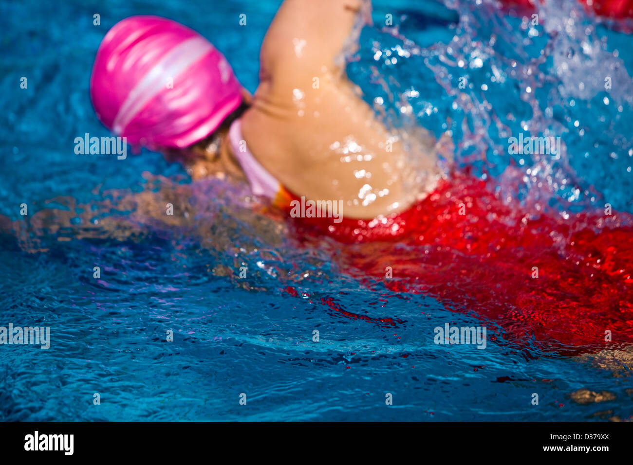 Nuotatore olimpico Karen Pickering formazione in campi di Londra lido, Hackney, Londra, Regno Unito Foto Stock