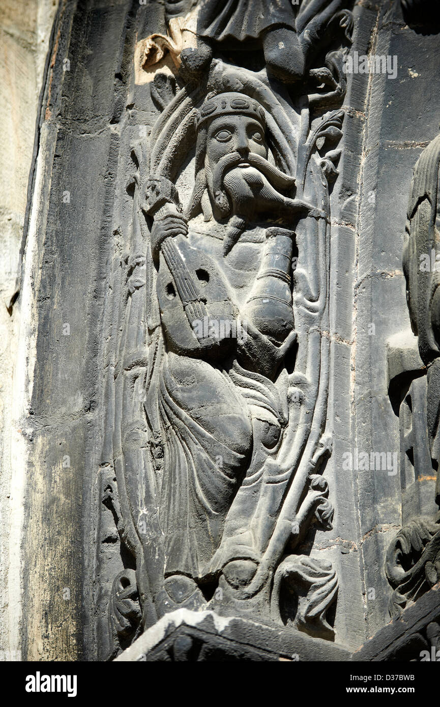 Sculture medievali dal portale sud della cattedrale gotica basilica di Saint Denis Basilique ( Saint-Denis ) Parigi Francia Foto Stock