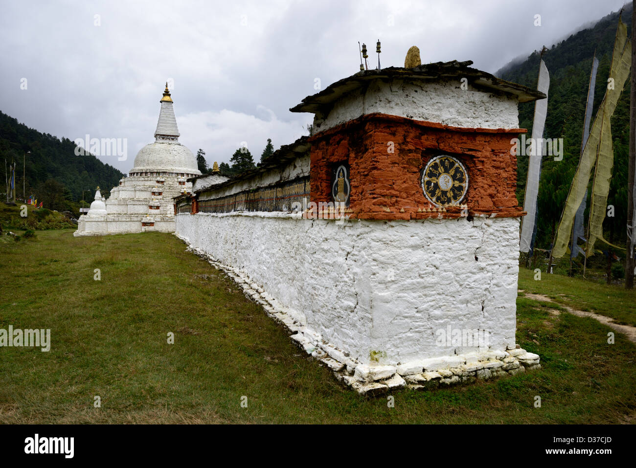 Stupa Chendebji,o Chora Kaso, NEPALESE basato sul design stupa/chorten ricopre i resti di uno spirito maligno del XIX secolo,36MPX,Hi-res Foto Stock