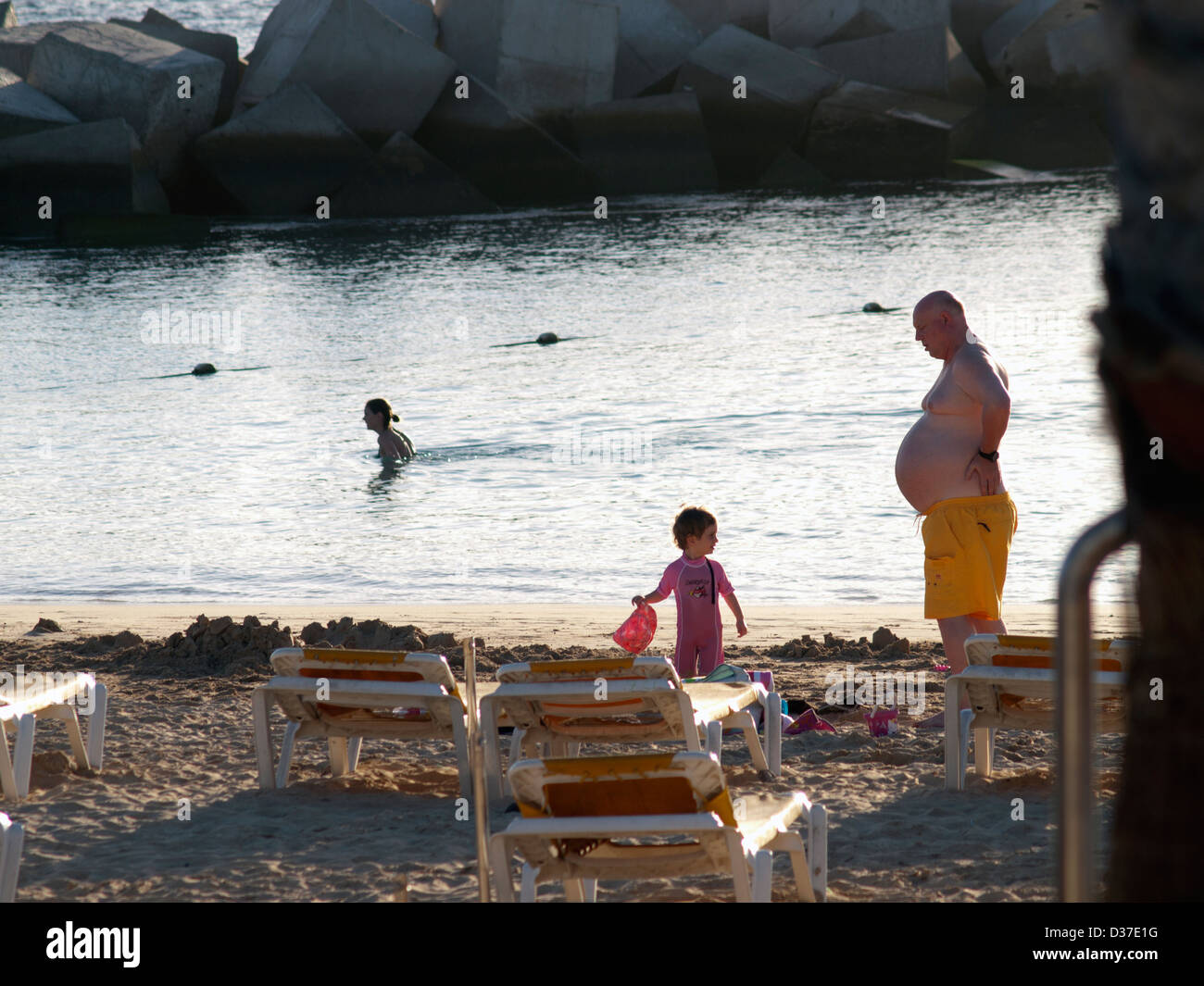 Vacanze relax su una spiaggia di Lanzarote. Foto Stock