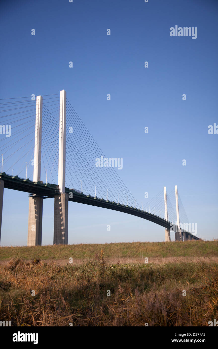 Vista del Dartford Bridge crossing da Kent nel Regno Unito Foto Stock