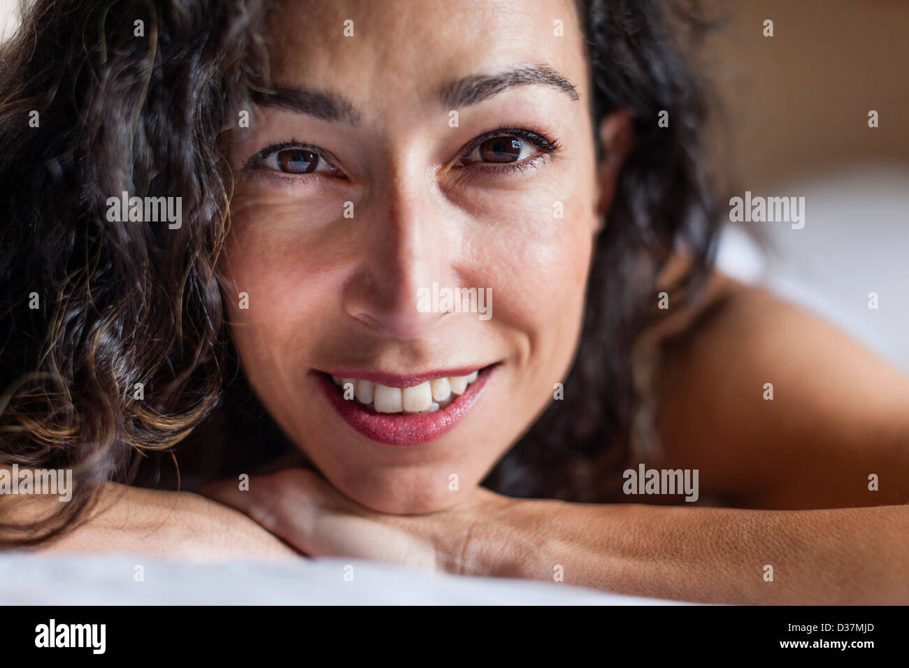 Close up di donna faccia sorridente Foto Stock