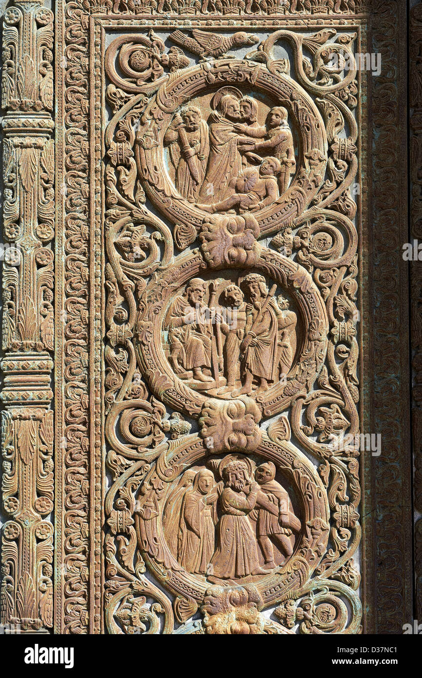 Bassorilievo di scene della vita di Gesù Cristo da porte gotiche della Cattedrale Basilica di Saint Denis Parigi Foto Stock